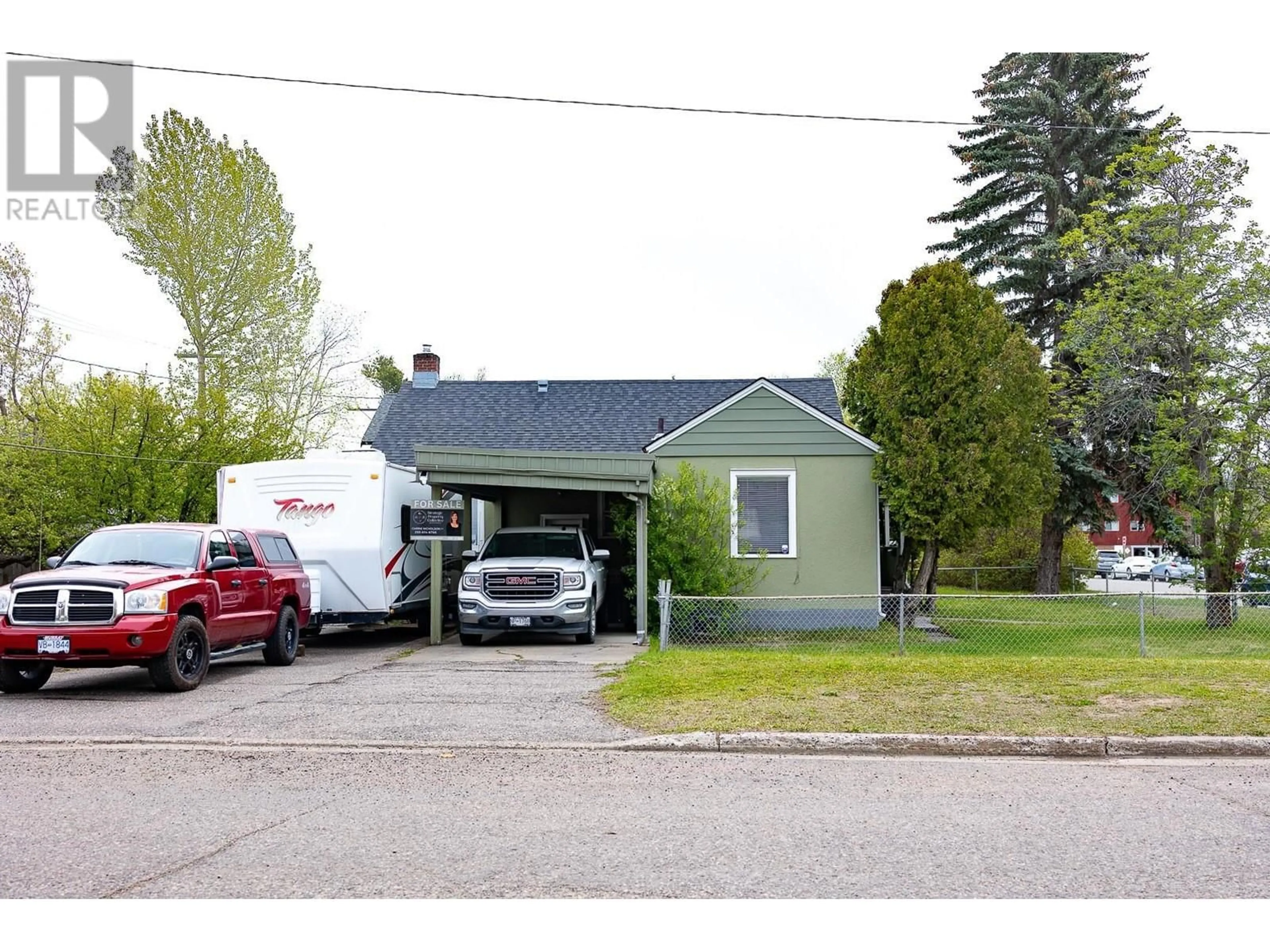 Indoor garage for 1884 6TH AVENUE, Prince George British Columbia V2M1L6