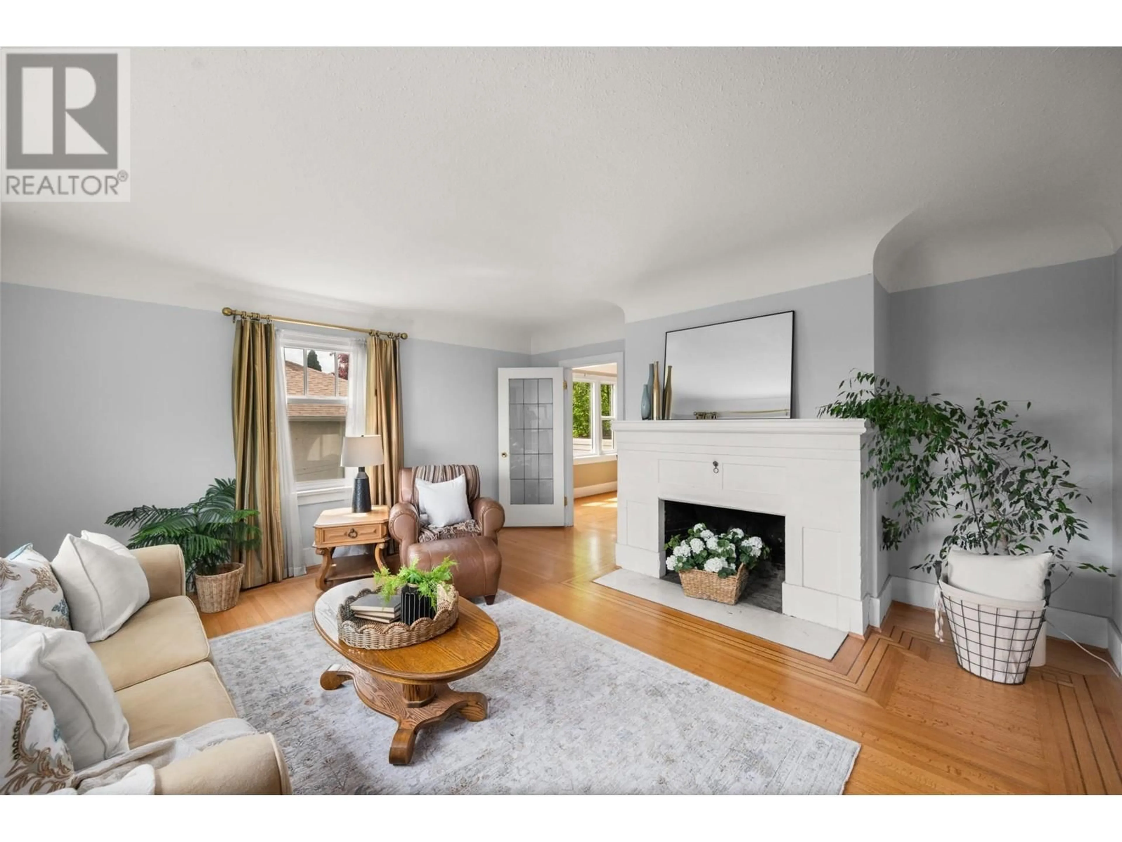 Living room with furniture, unknown for 1509 SIXTH AVE AVENUE, New Westminster British Columbia V3M2C5