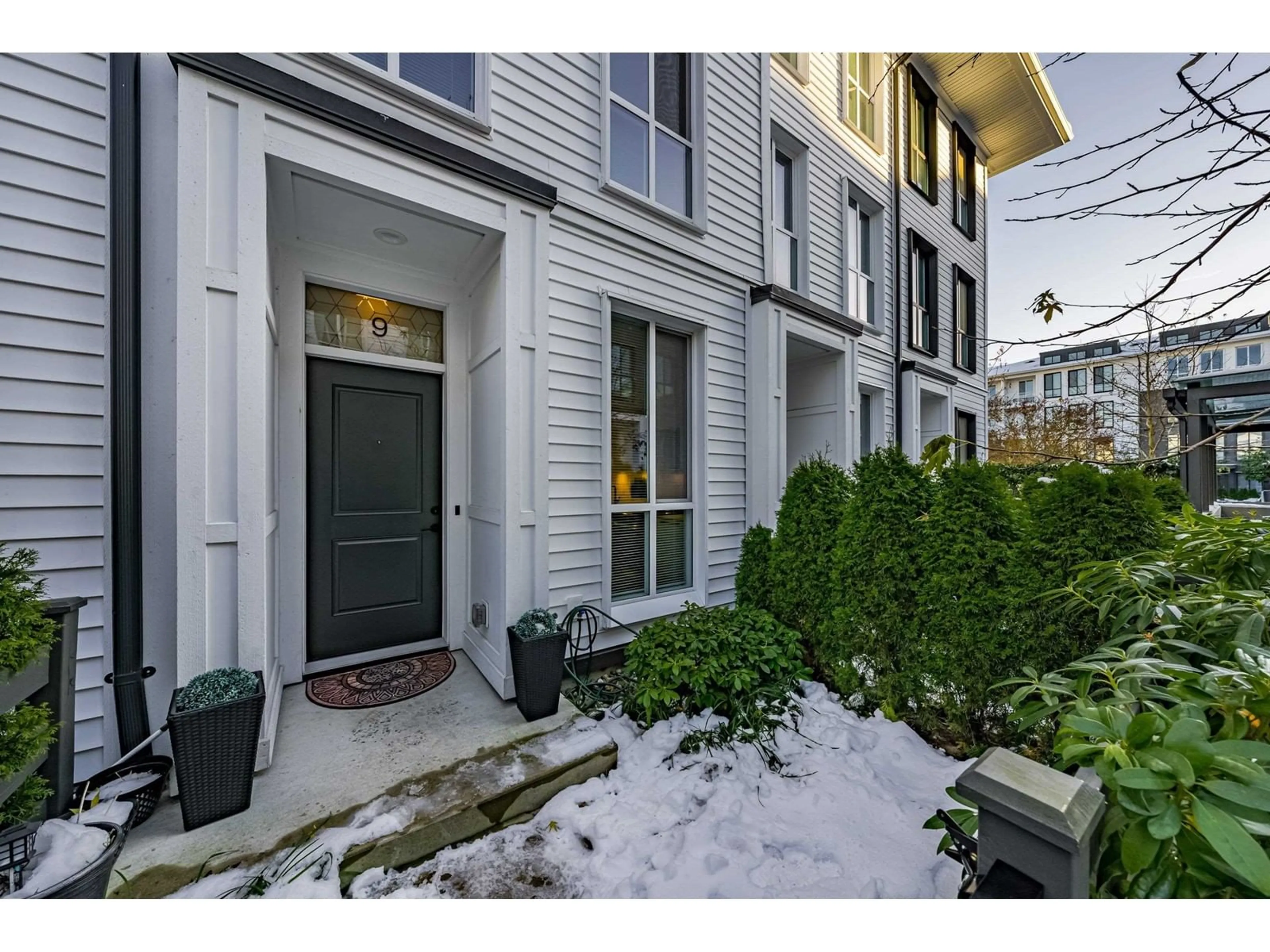 Indoor entryway for 9 - 14955 101A, Surrey British Columbia V3R0G1