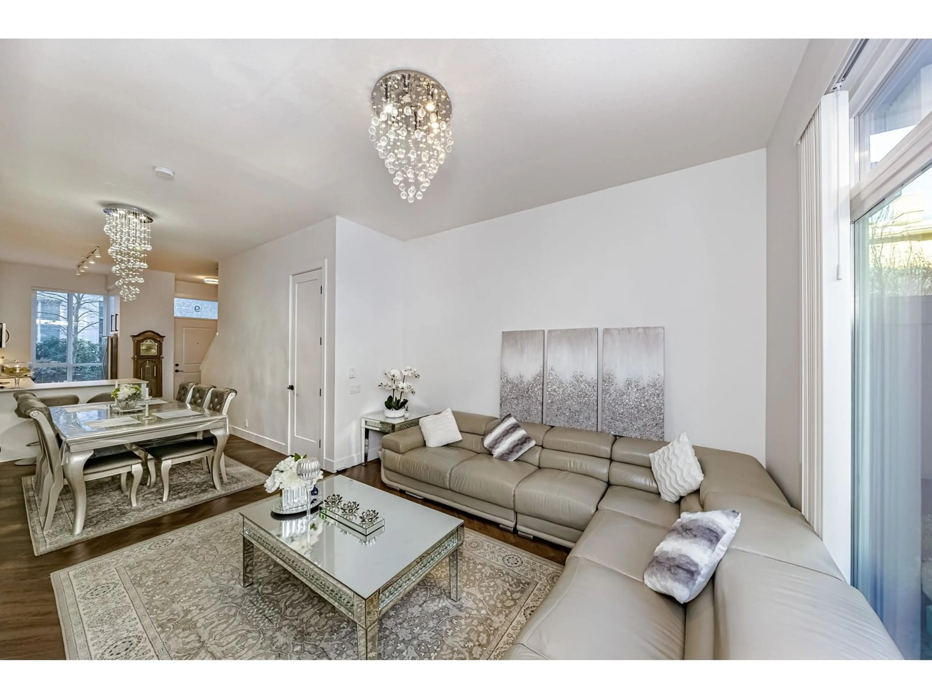 Living room with furniture, unknown for 9 - 14955 101A, Surrey British Columbia V3R0G1