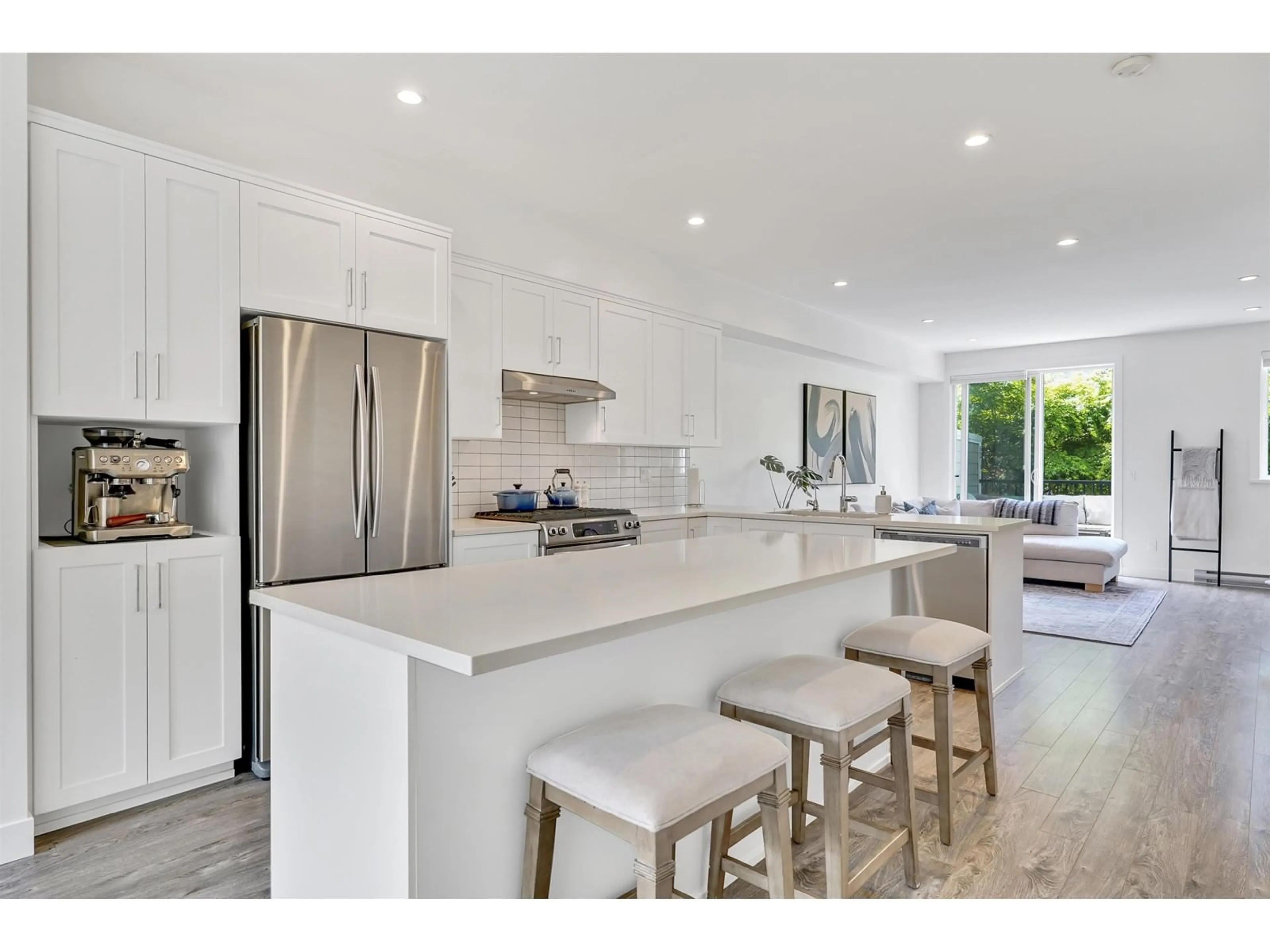 Open concept kitchen, ceramic/tile floor for 56 - 15588 32, Surrey British Columbia V3Z0G3