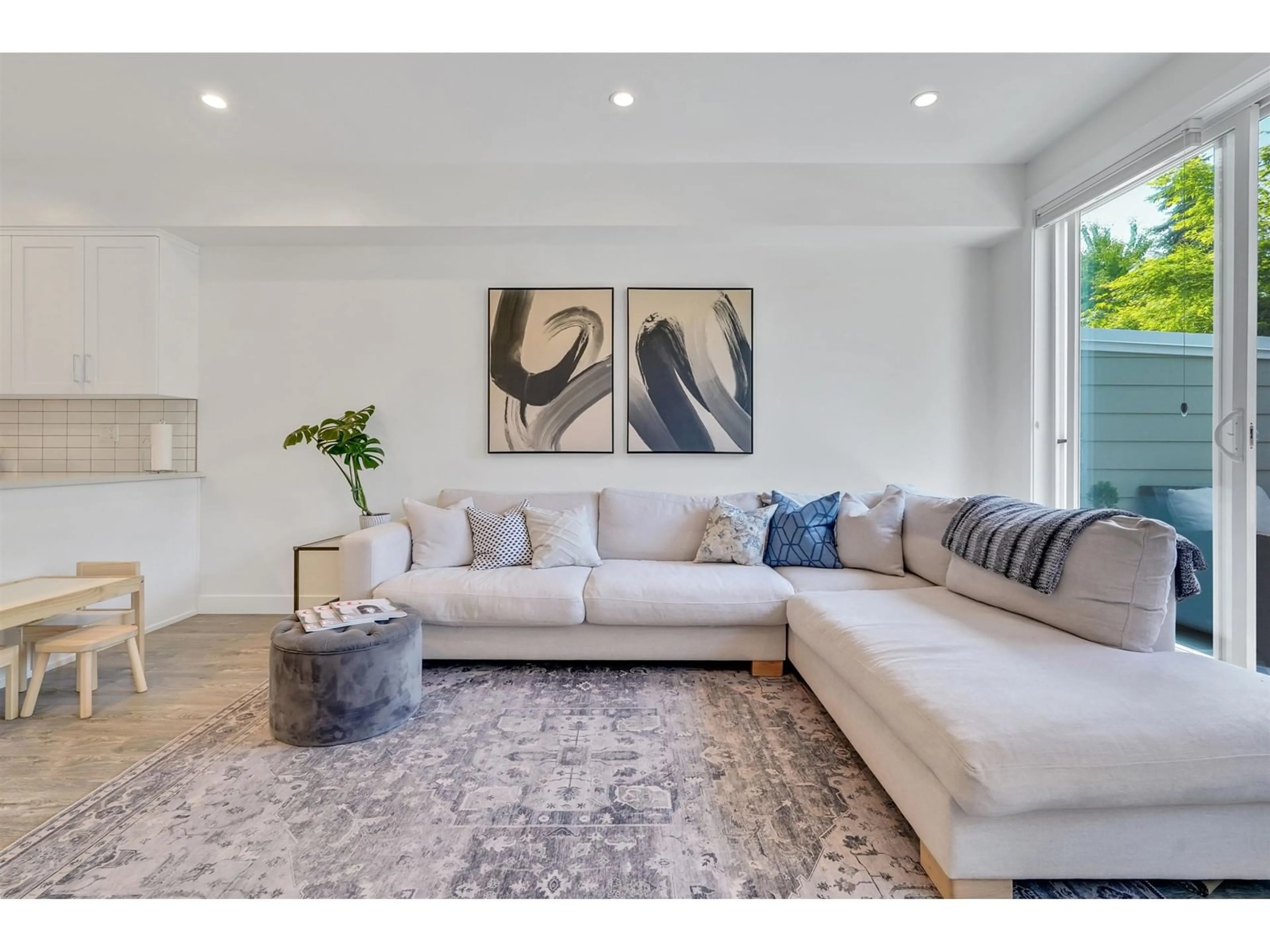 Living room with furniture, unknown for 56 - 15588 32, Surrey British Columbia V3Z0G3