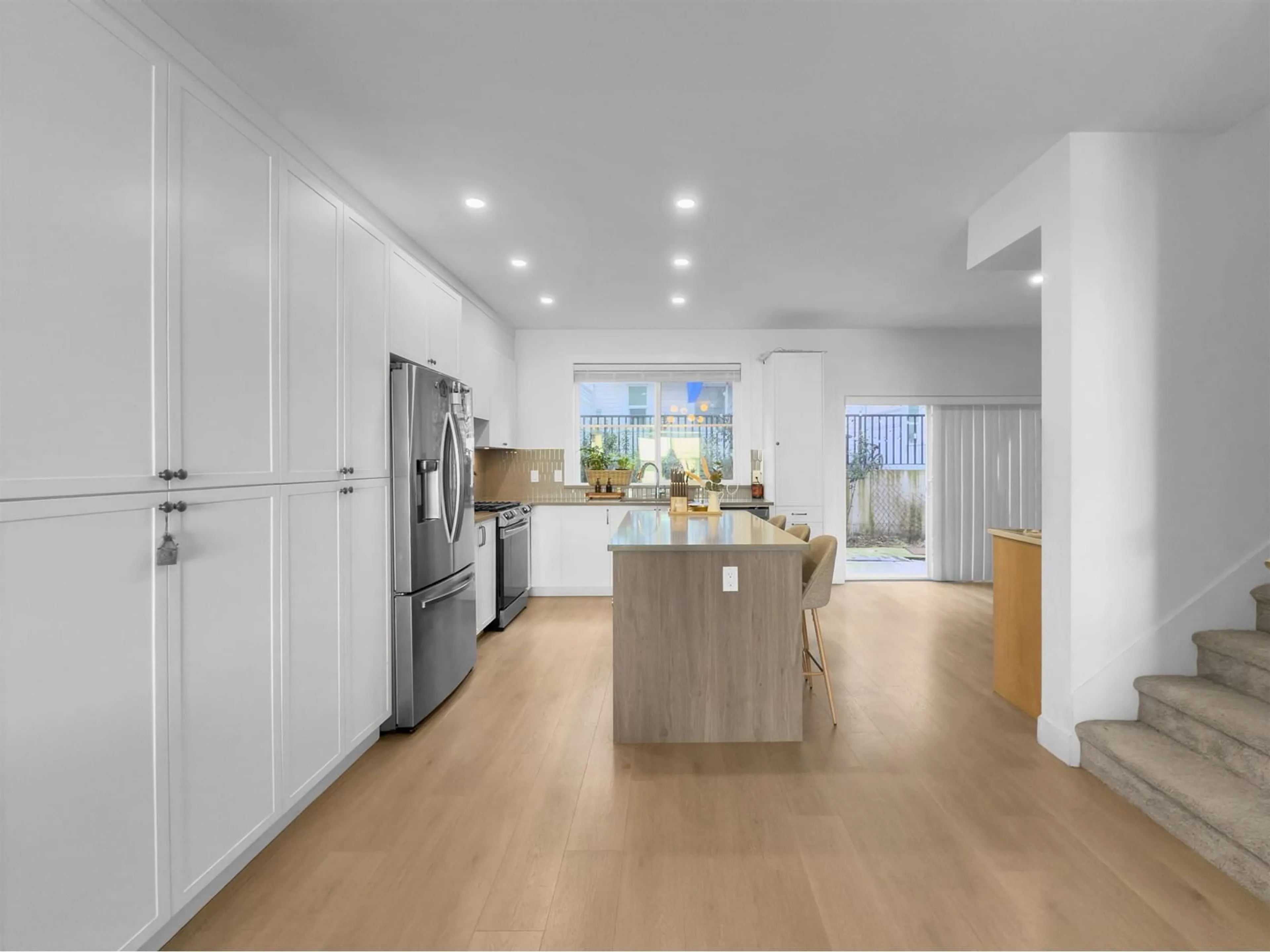 Open concept kitchen, unknown for 16 - 14355 62, Surrey British Columbia V3X0K6