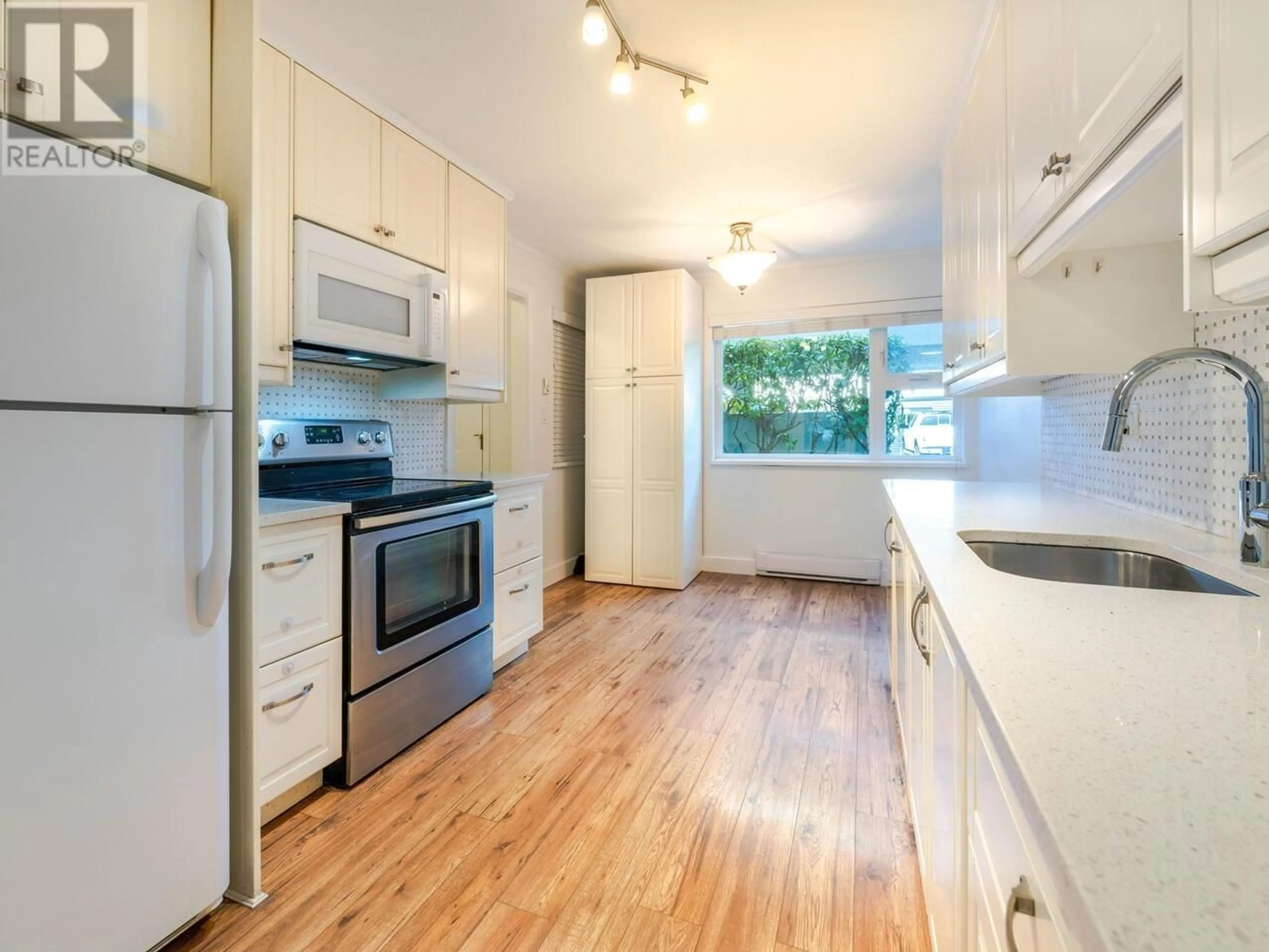 Standard kitchen, unknown for 114 - 4885 53 STREET, Delta British Columbia V4K2Z3