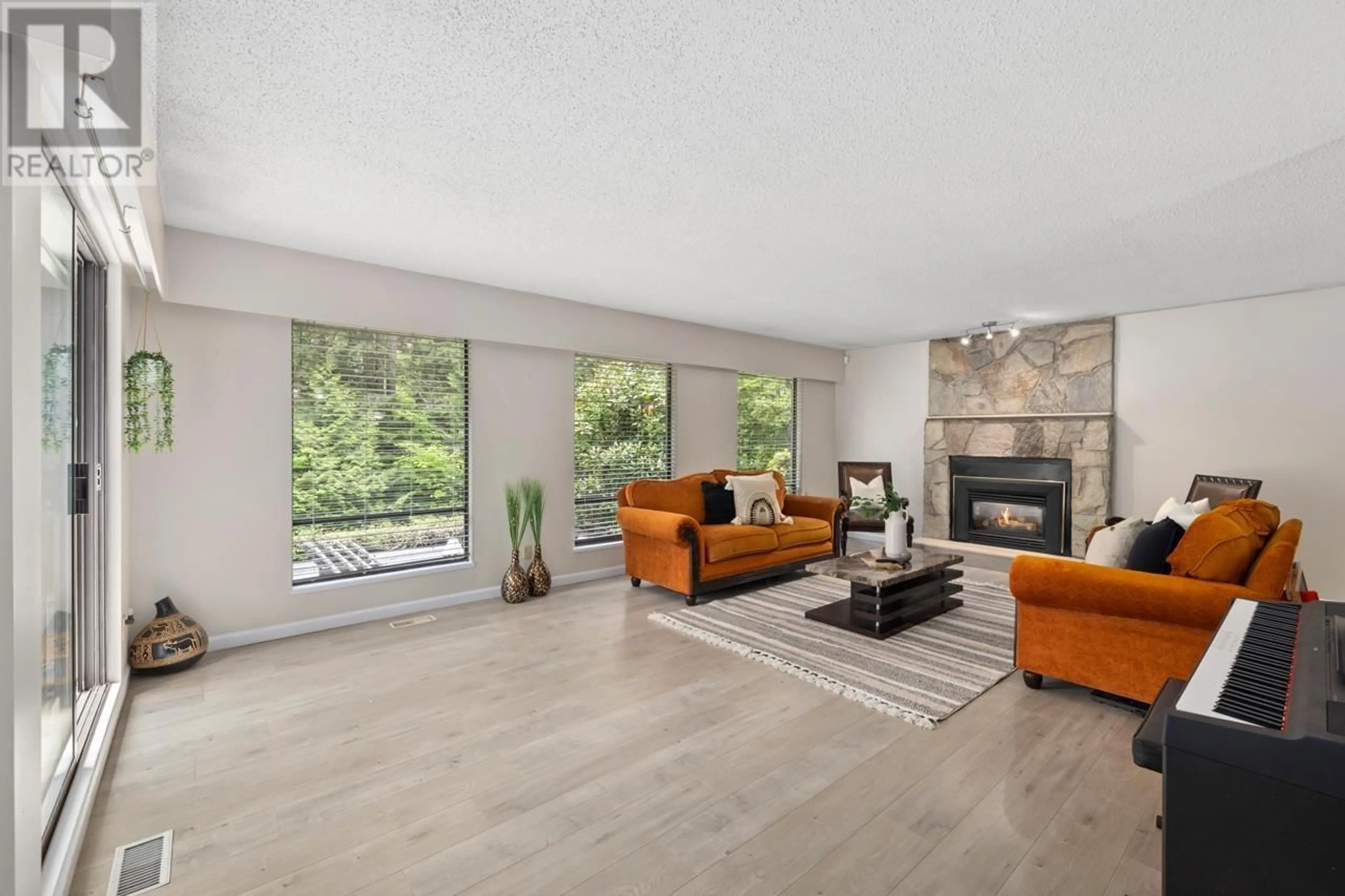 Living room with furniture, unknown for 1184 RIVERSIDE DRIVE, North Vancouver British Columbia V7H1V5