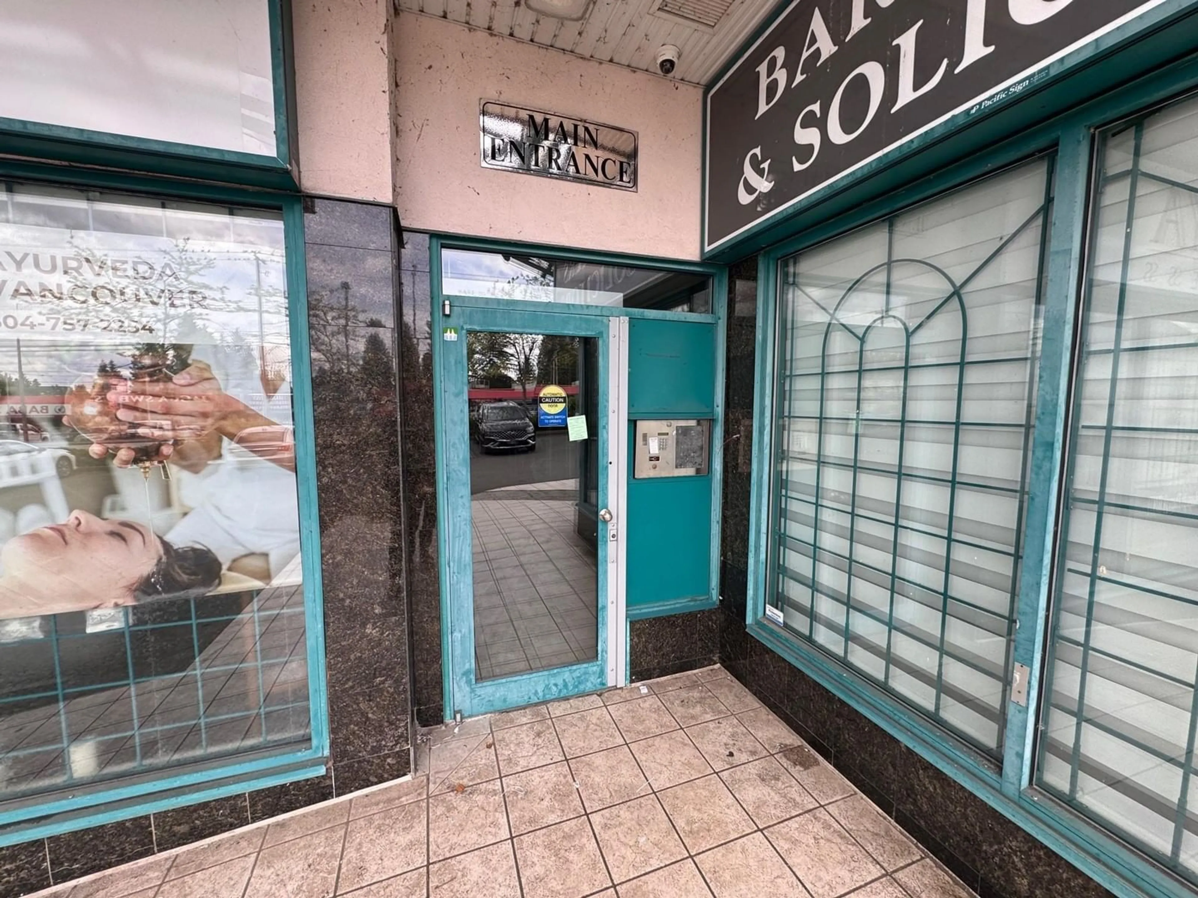 Indoor foyer for 310 - 9278 120, Surrey British Columbia V3V4B8