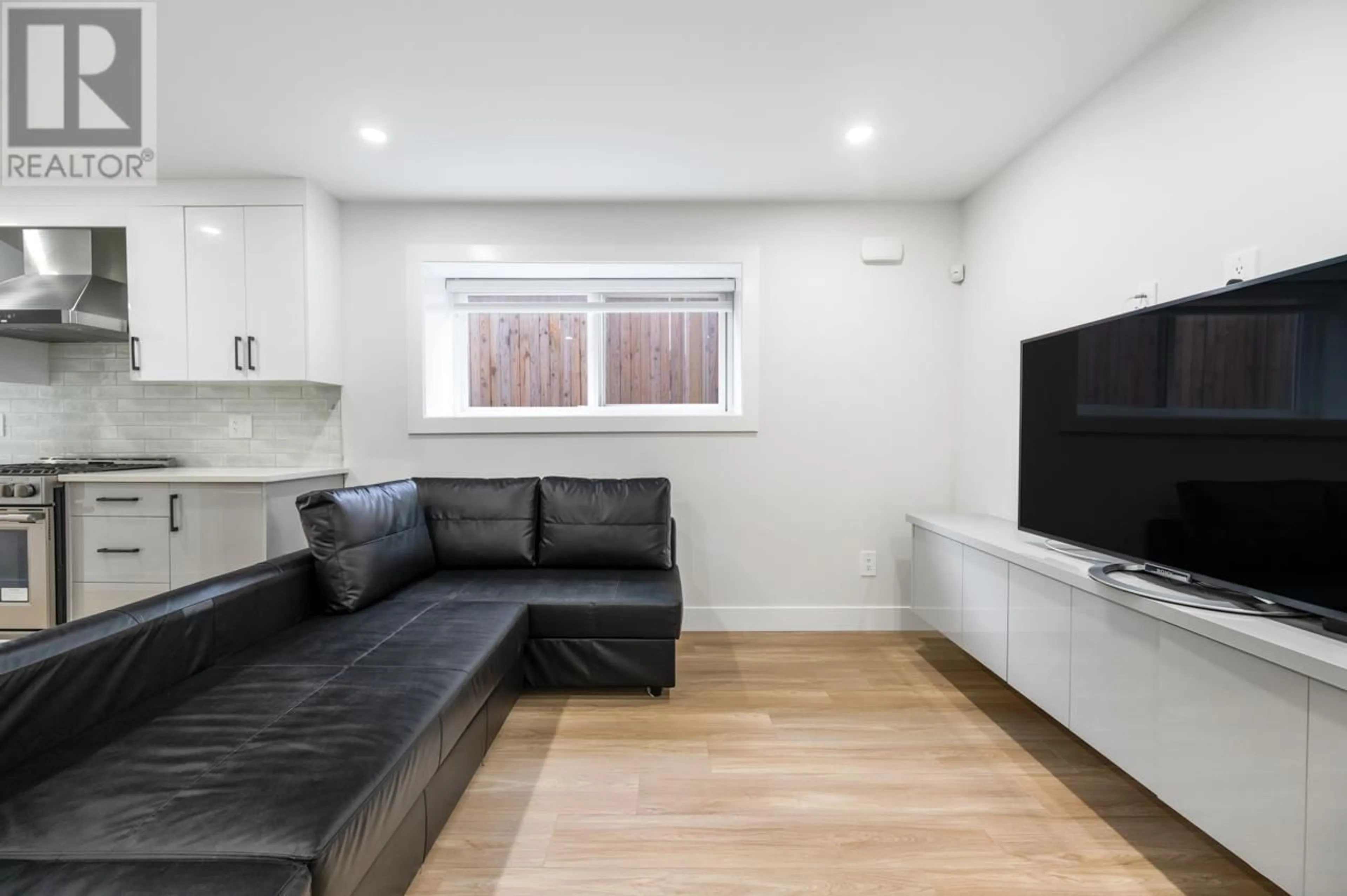 Living room with furniture, wood/laminate floor for 2773 WARD STREET, Vancouver British Columbia V5R4S7