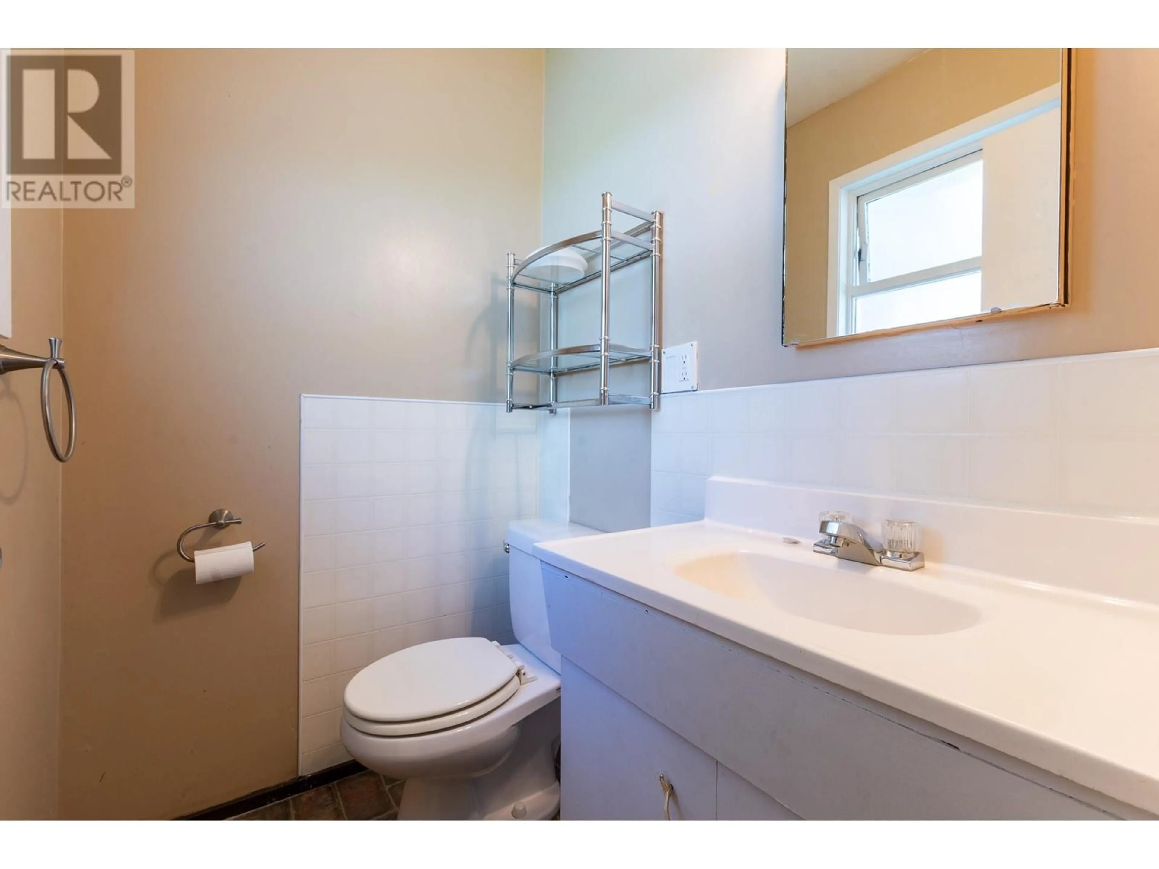 Standard bathroom, ceramic/tile floor for 1084 BABINE STREET, Prince George British Columbia V2M3X4