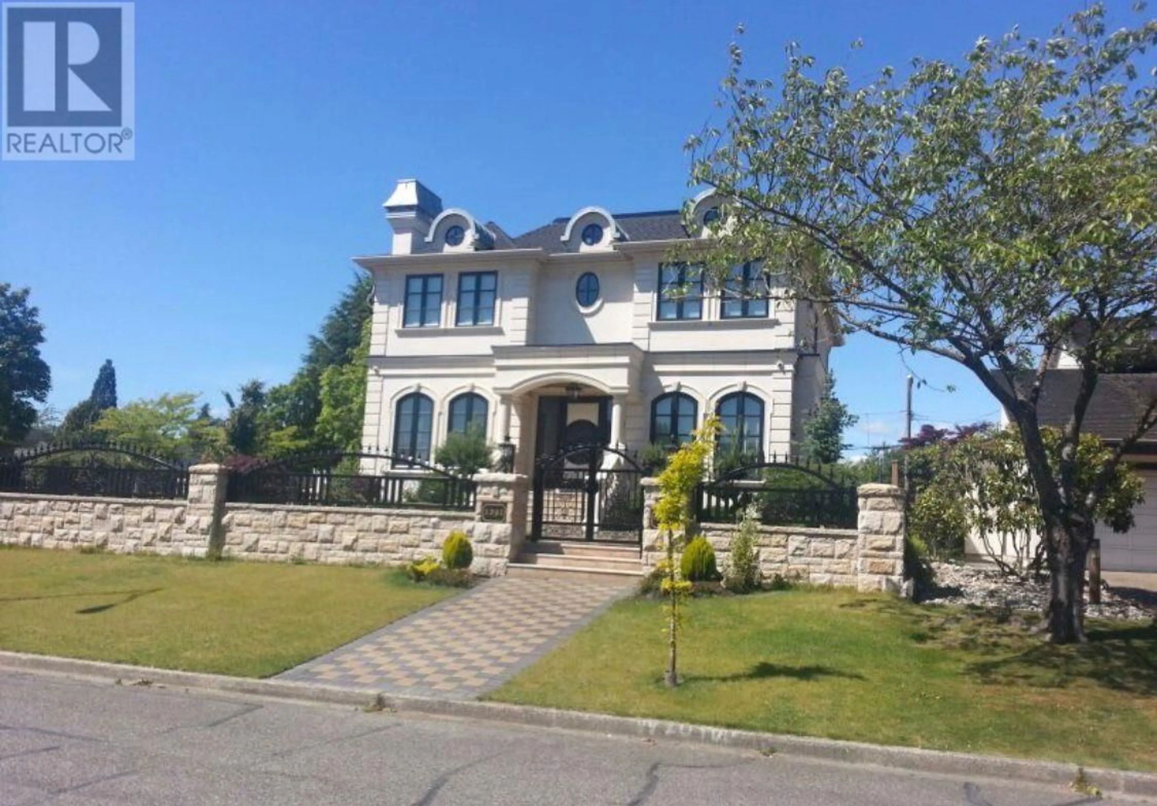 A pic from outside/outdoor area/front of a property/back of a property/a pic from drone, unknown for 1291 50TH AVENUE, Vancouver British Columbia V6P1B1