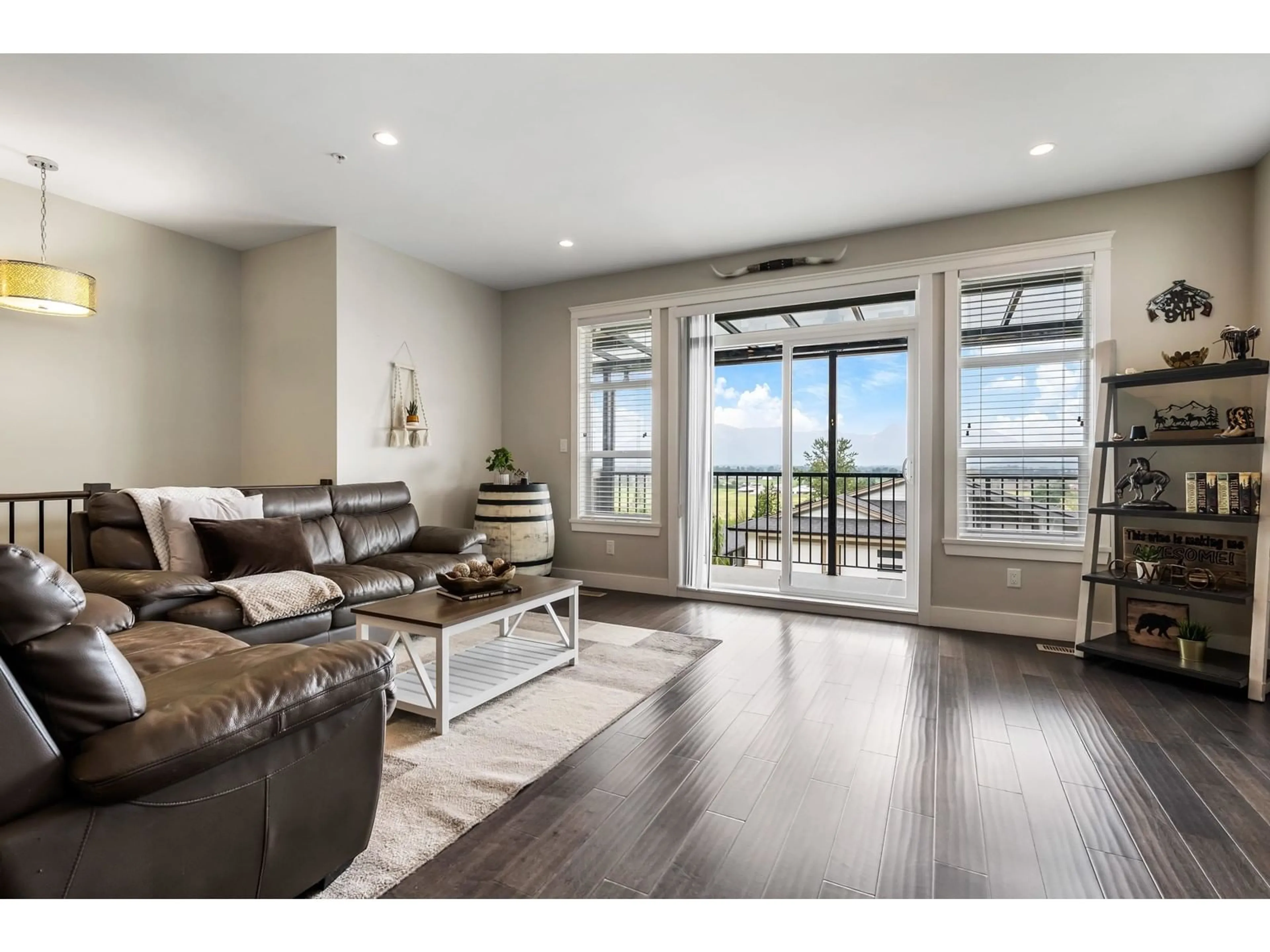 Living room with furniture, wood/laminate floor for 62 - 50778 LEDGESTONE PLACE, Chilliwack British Columbia V2P0E7