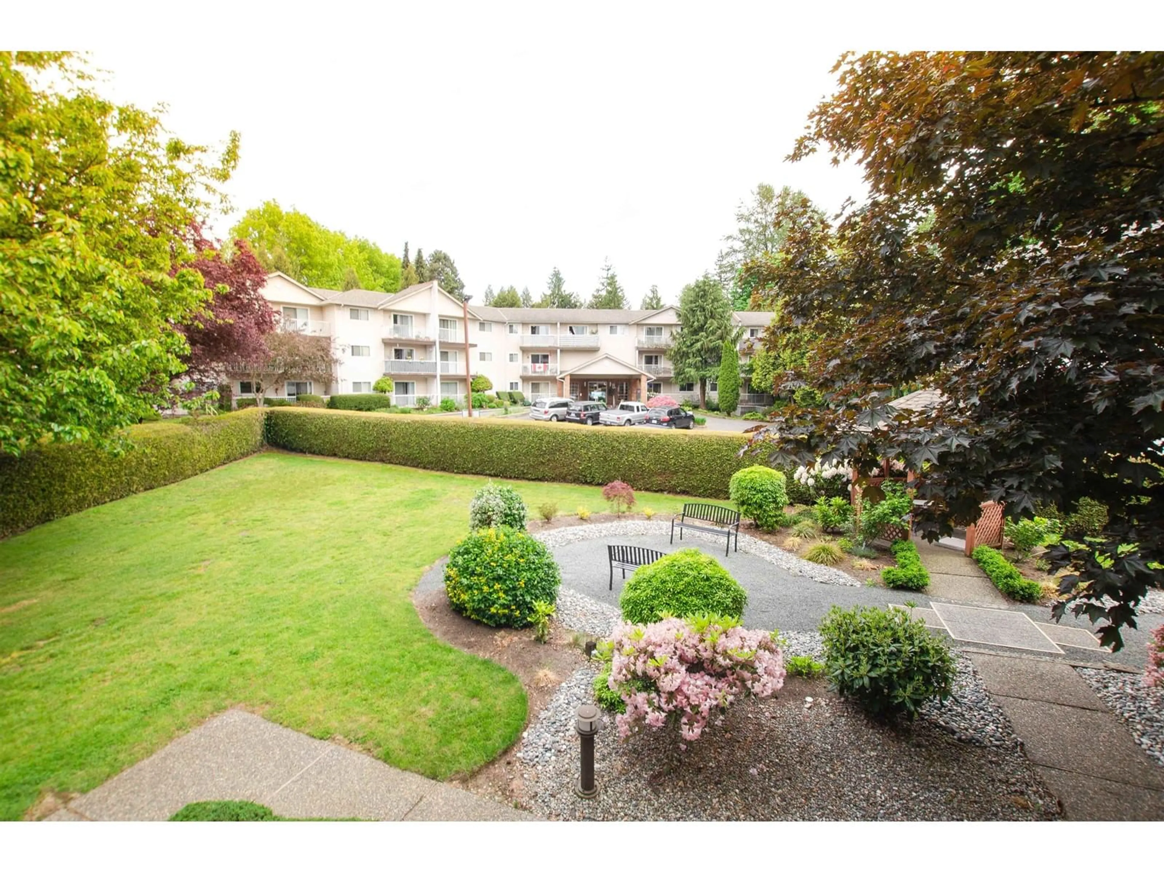 Patio, mountain view for 107 - 33110 GEORGE FERGUSON, Abbotsford British Columbia V2S2L5