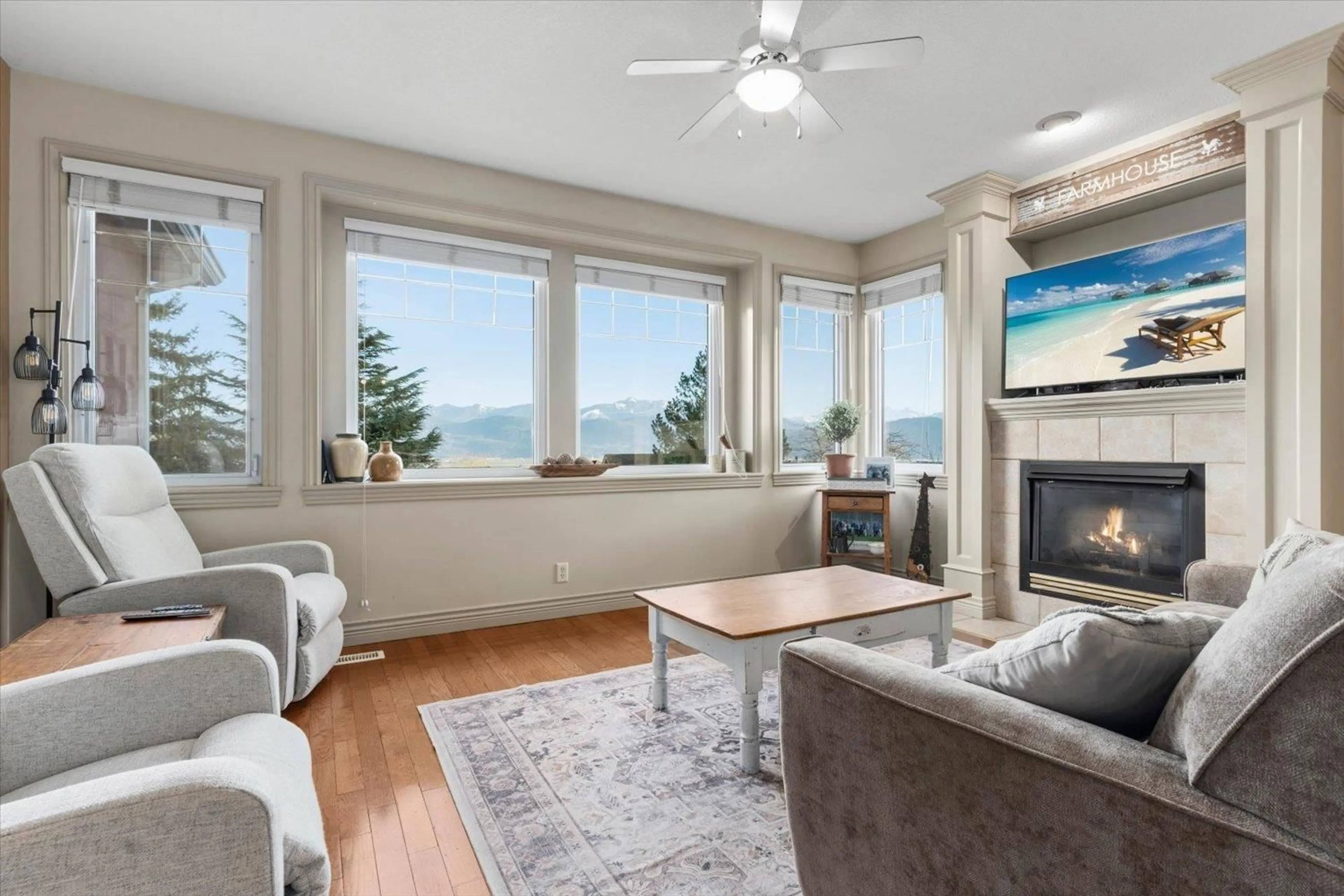 Living room with furniture, unknown for 2637 STONECROFT, Abbotsford British Columbia V3G1K8