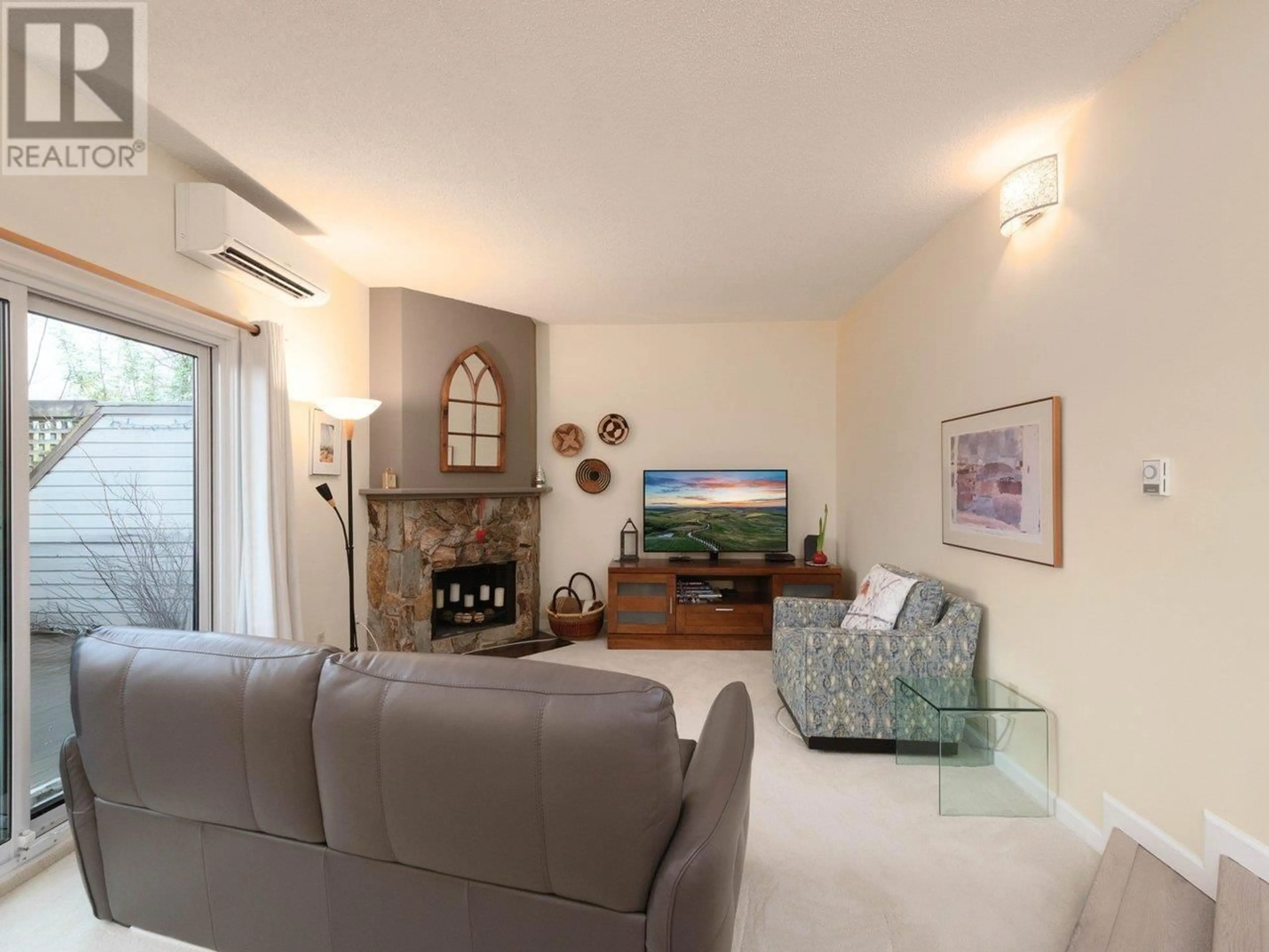Living room with furniture, unknown for 4 - 1434 MAHON AVENUE, North Vancouver British Columbia V7M2S4