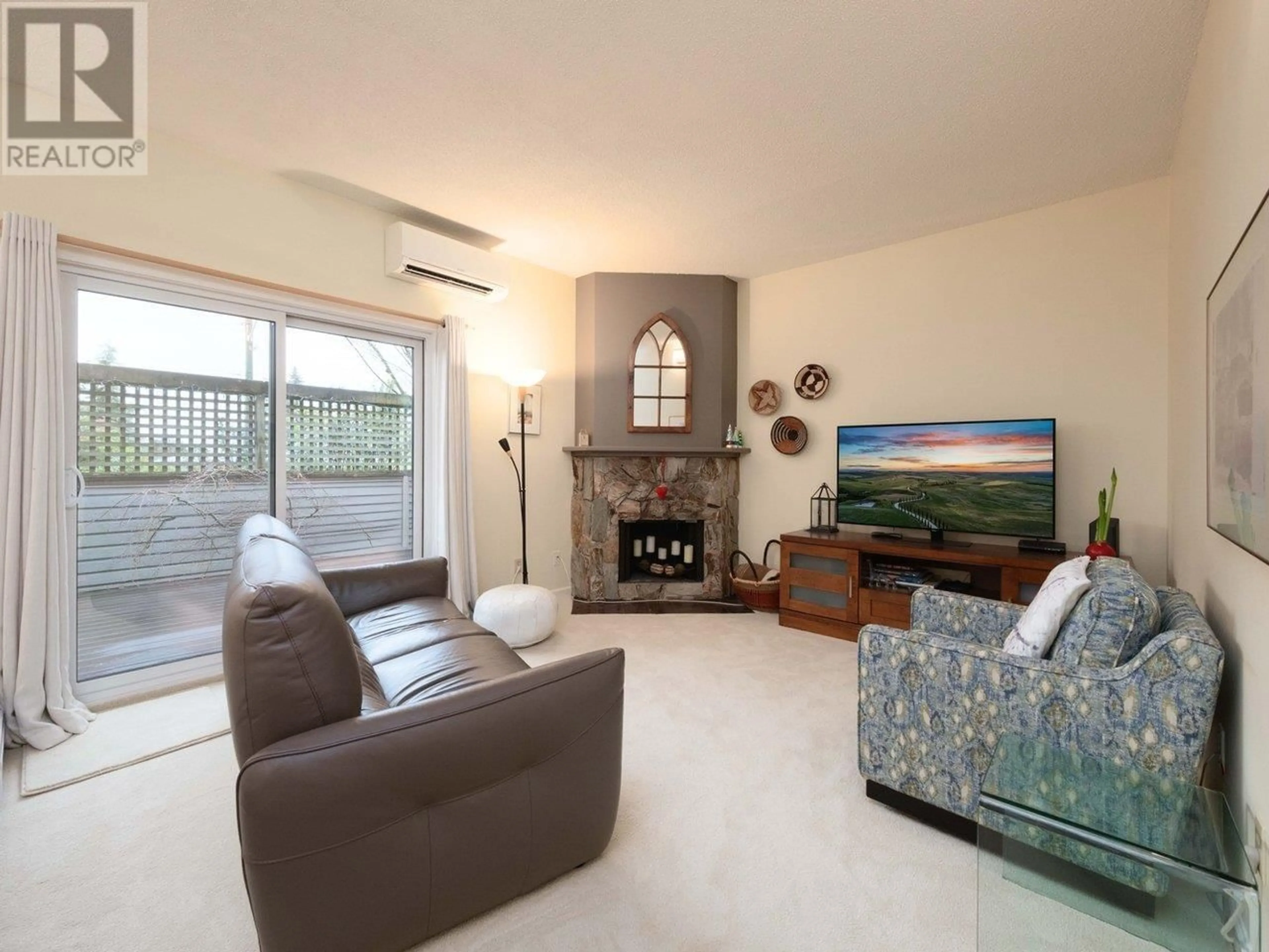 Living room with furniture, unknown for 4 - 1434 MAHON AVENUE, North Vancouver British Columbia V7M2S4