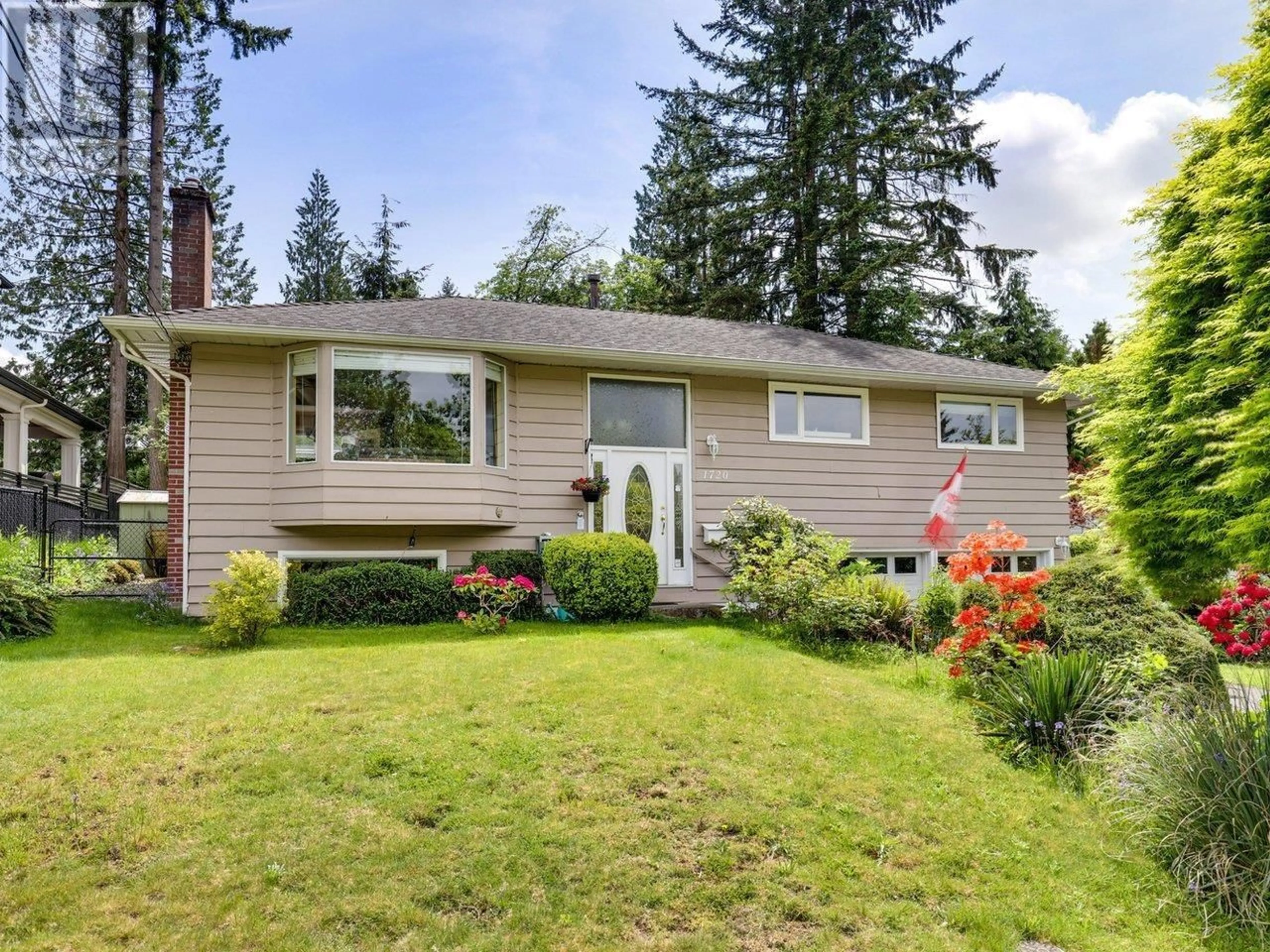 Home with vinyl exterior material, street for 1720 HARBOUR DRIVE, Coquitlam British Columbia V3J5W2