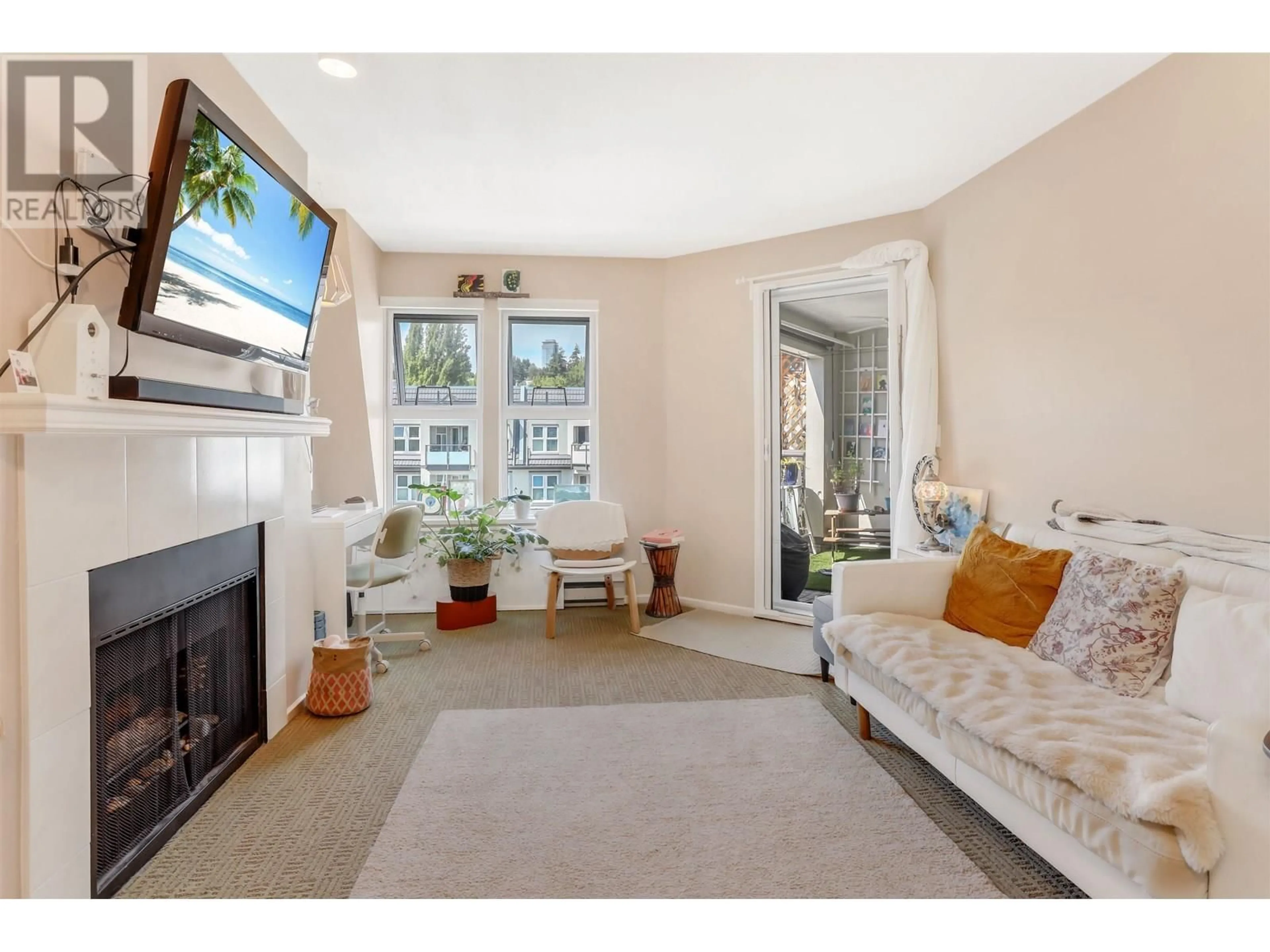Living room with furniture, unknown for 323 - 98 LAVAL STREET, Coquitlam British Columbia V3K6S9