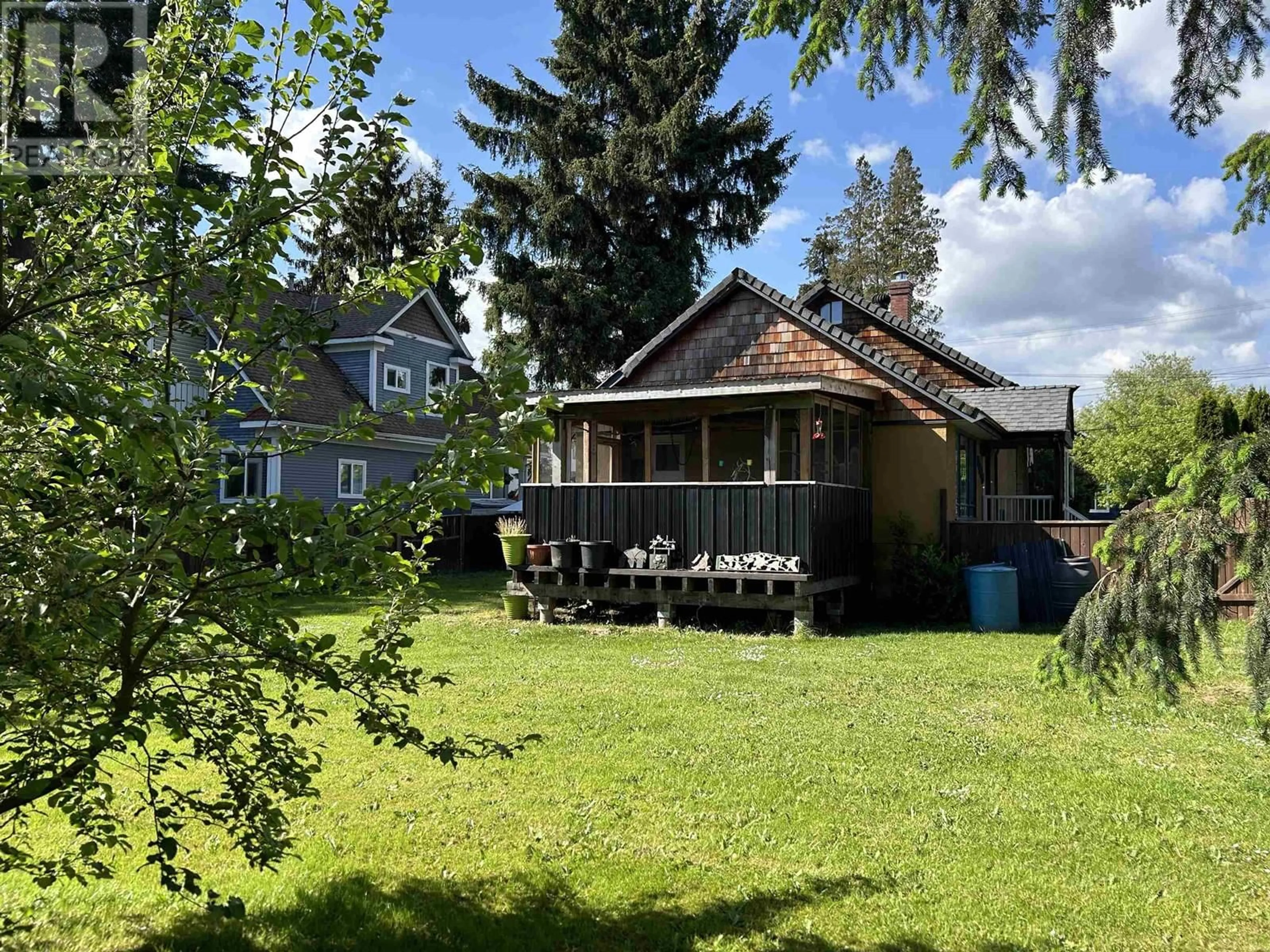 A pic from outside/outdoor area/front of a property/back of a property/a pic from drone, street for 11289 206 STREET, Maple Ridge British Columbia V2X1T4