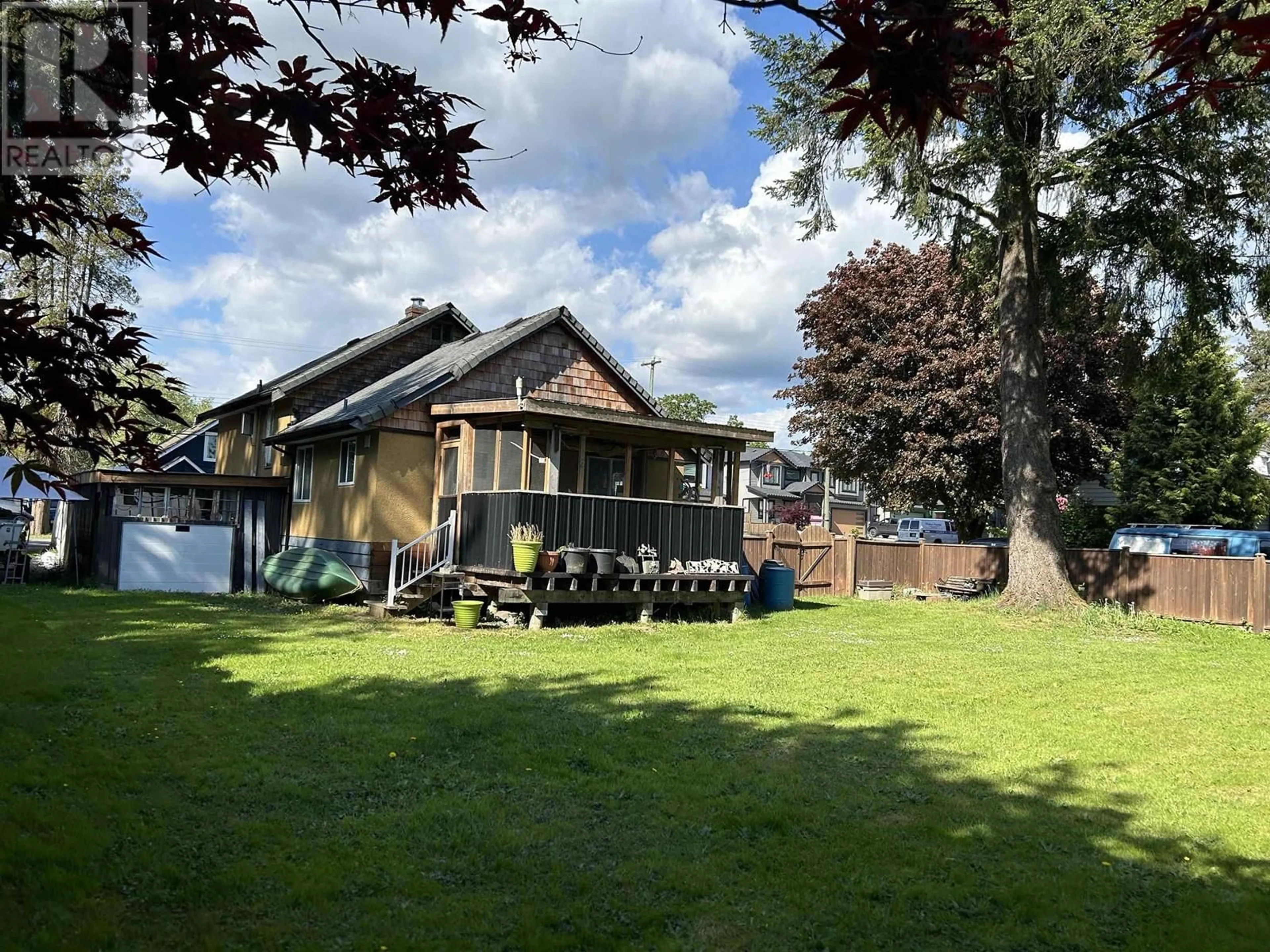 A pic from outside/outdoor area/front of a property/back of a property/a pic from drone, unknown for 11289 206 STREET, Maple Ridge British Columbia V2X1T4