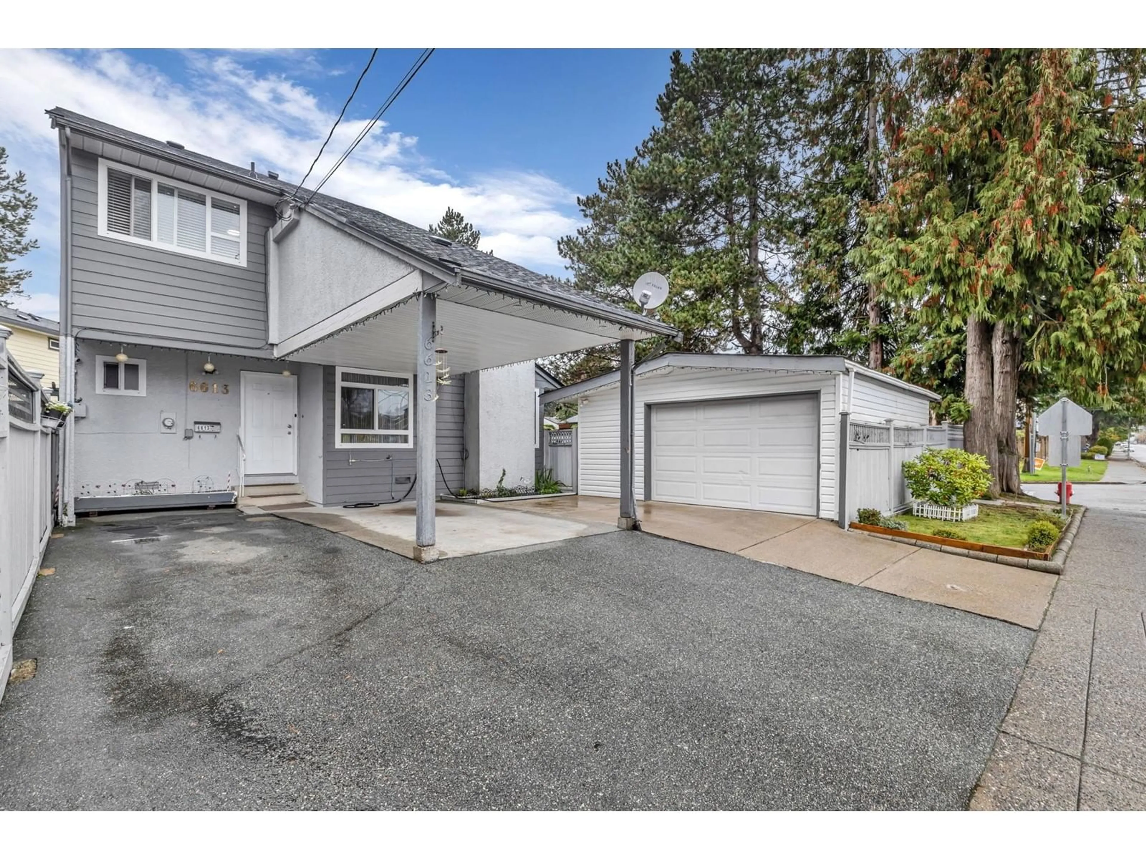 A pic from outside/outdoor area/front of a property/back of a property/a pic from drone, street for 6613 134, Surrey British Columbia V3W4S1