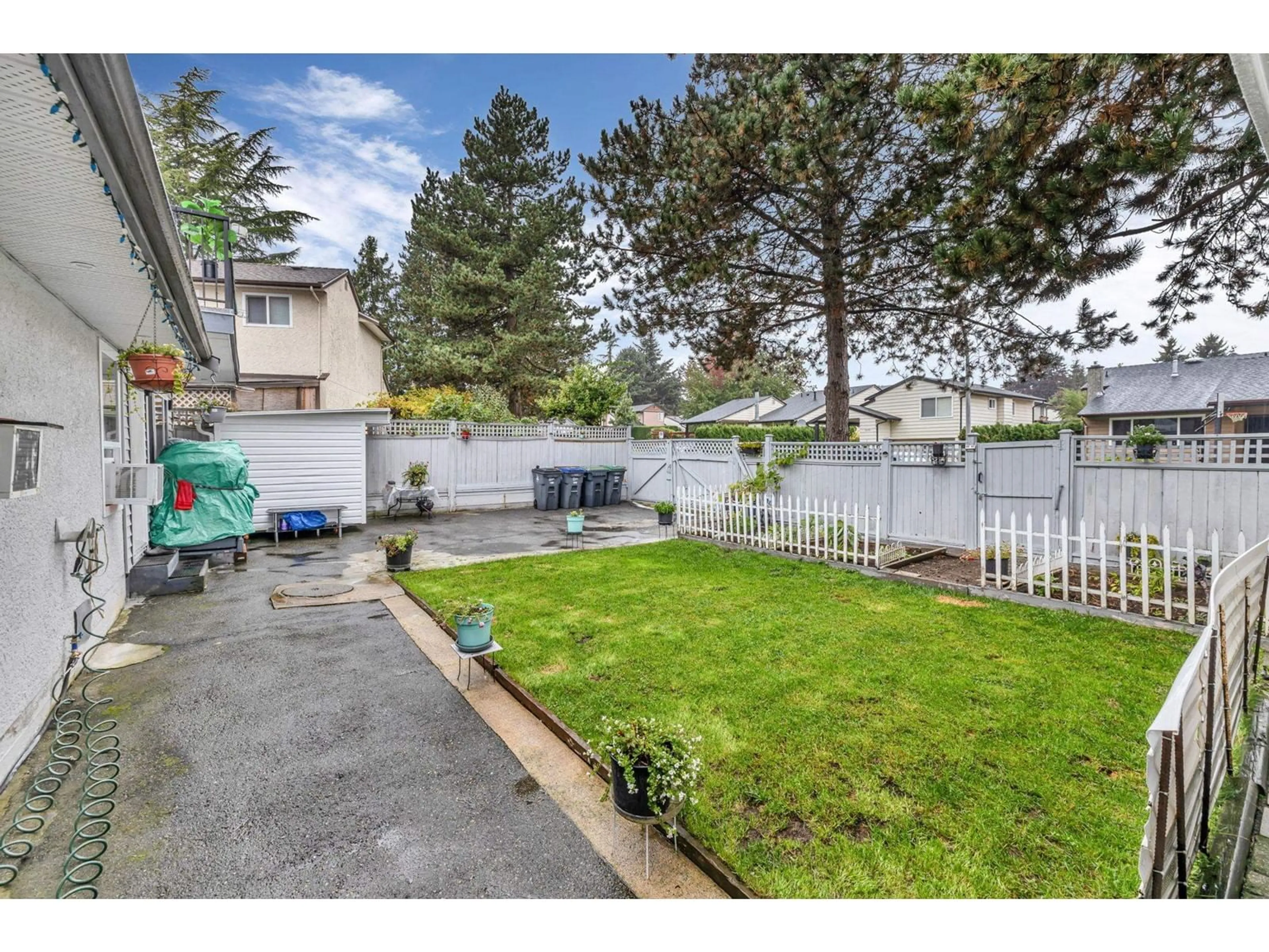 Patio, street for 6613 134, Surrey British Columbia V3W4S1