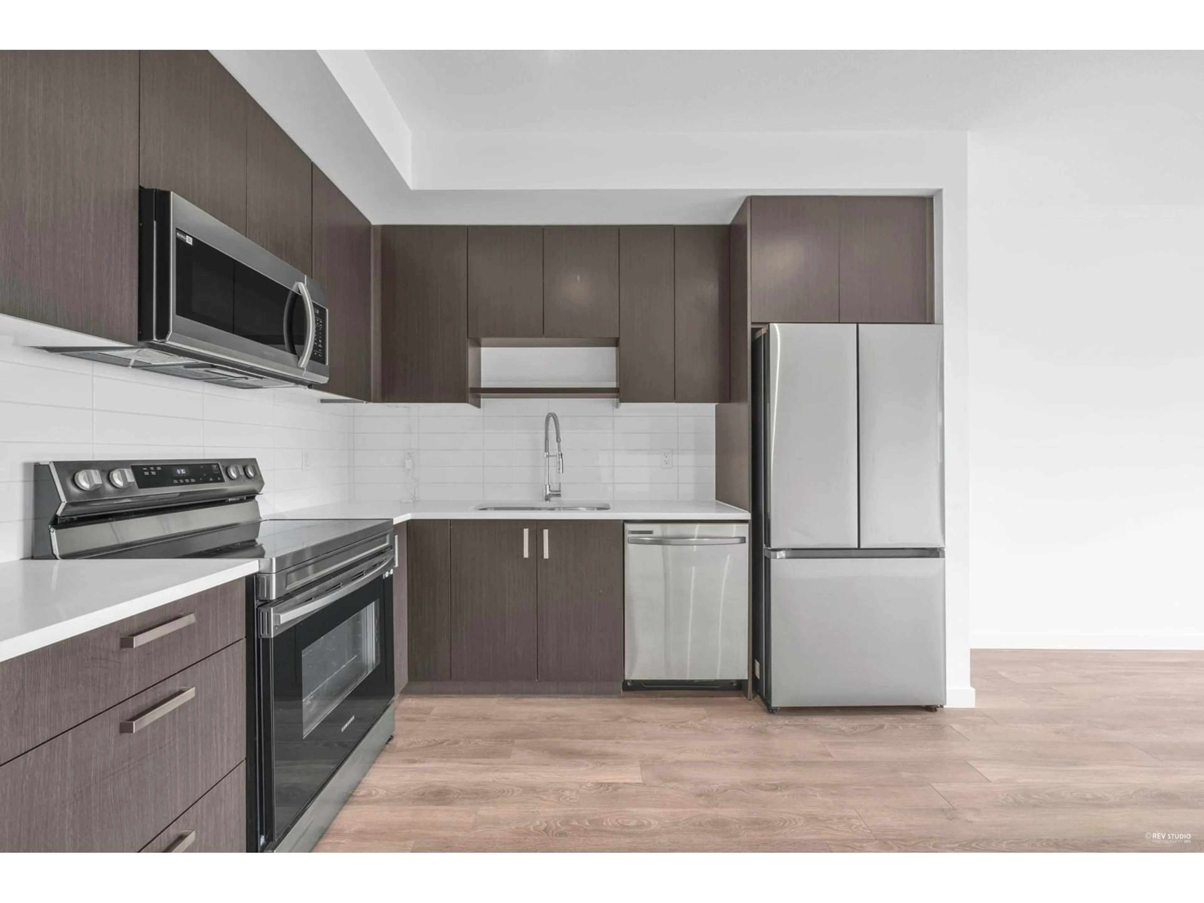 Standard kitchen, unknown for 414 - 15825 85, Surrey British Columbia V4N6W9
