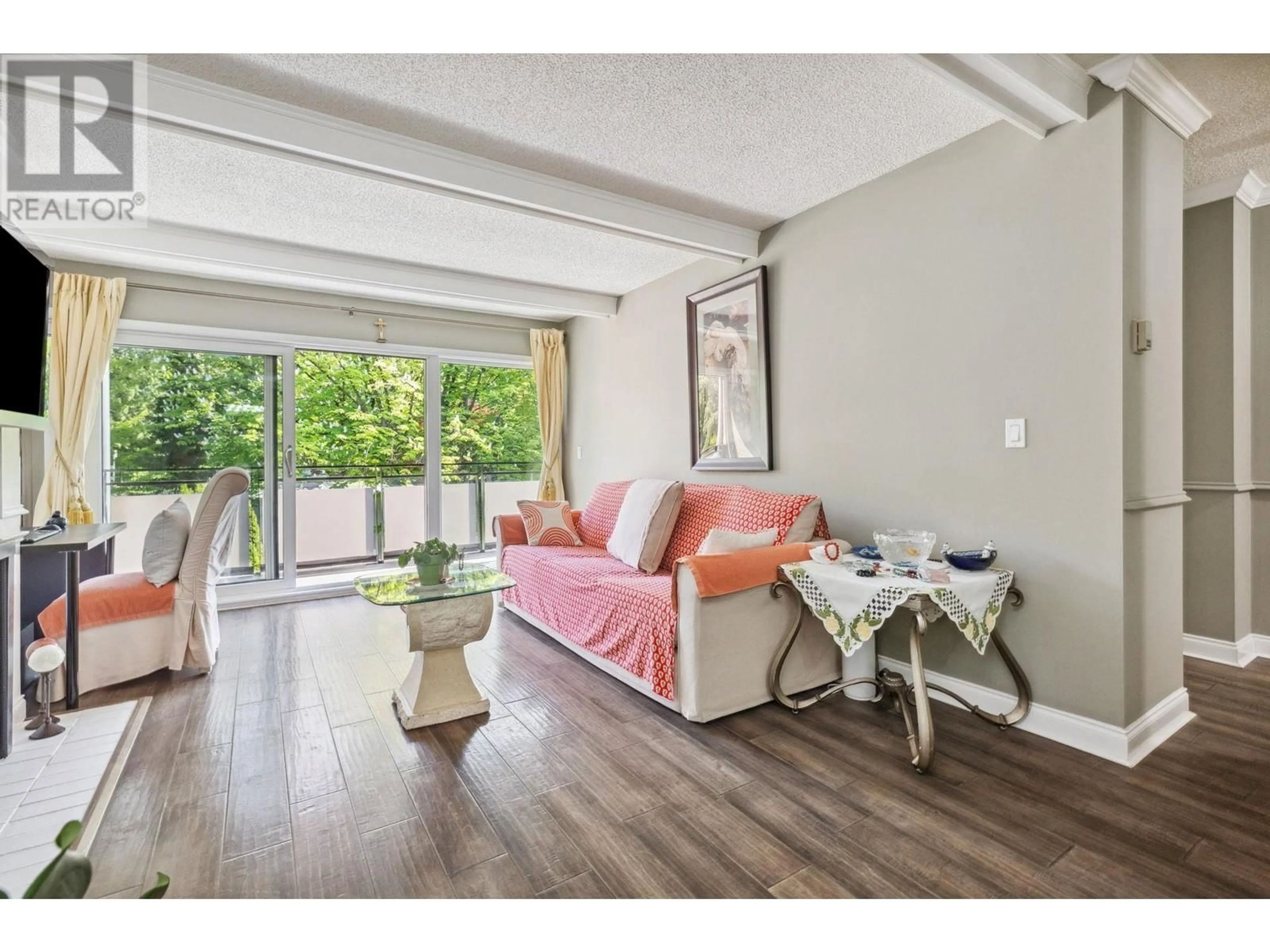 Living room with furniture, wood/laminate floor for 510 - 1405 15TH AVENUE, Vancouver British Columbia V6H3R2
