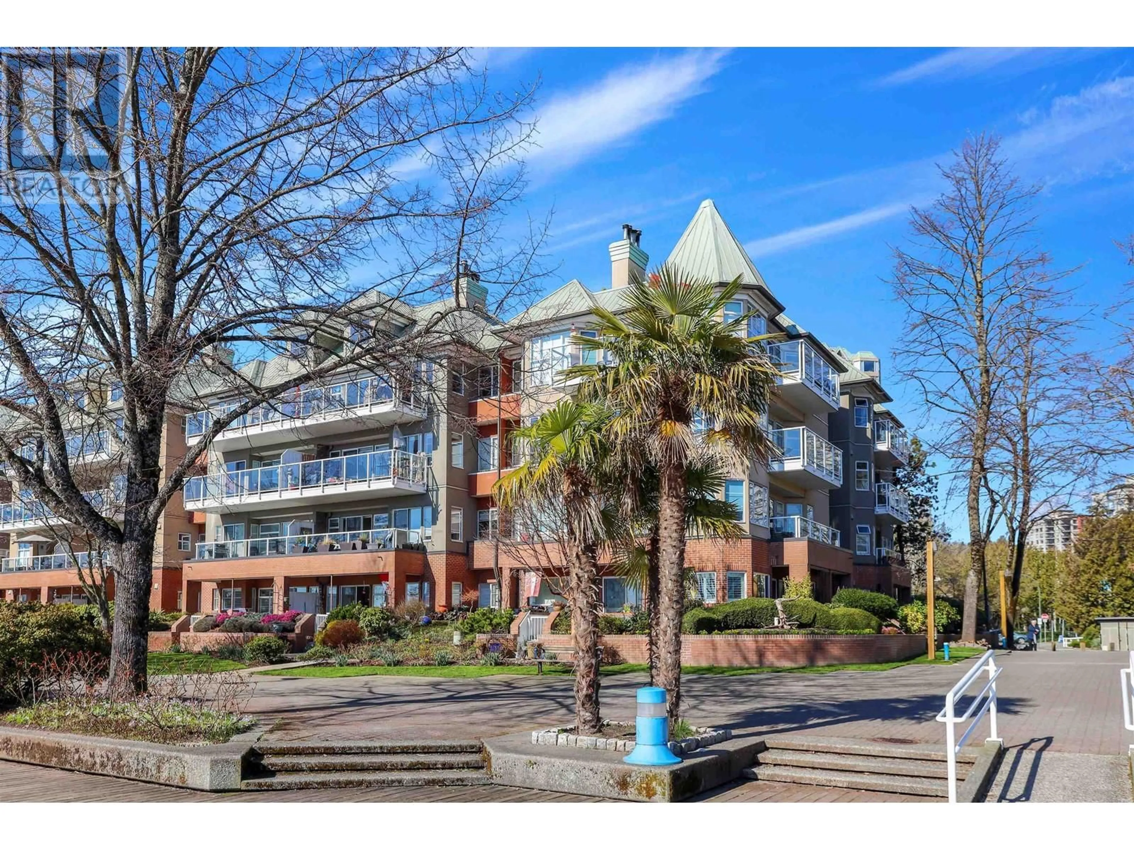 A pic from outside/outdoor area/front of a property/back of a property/a pic from drone, unknown for 114 - 12 K DE K COURT, New Westminster British Columbia V3M6C5