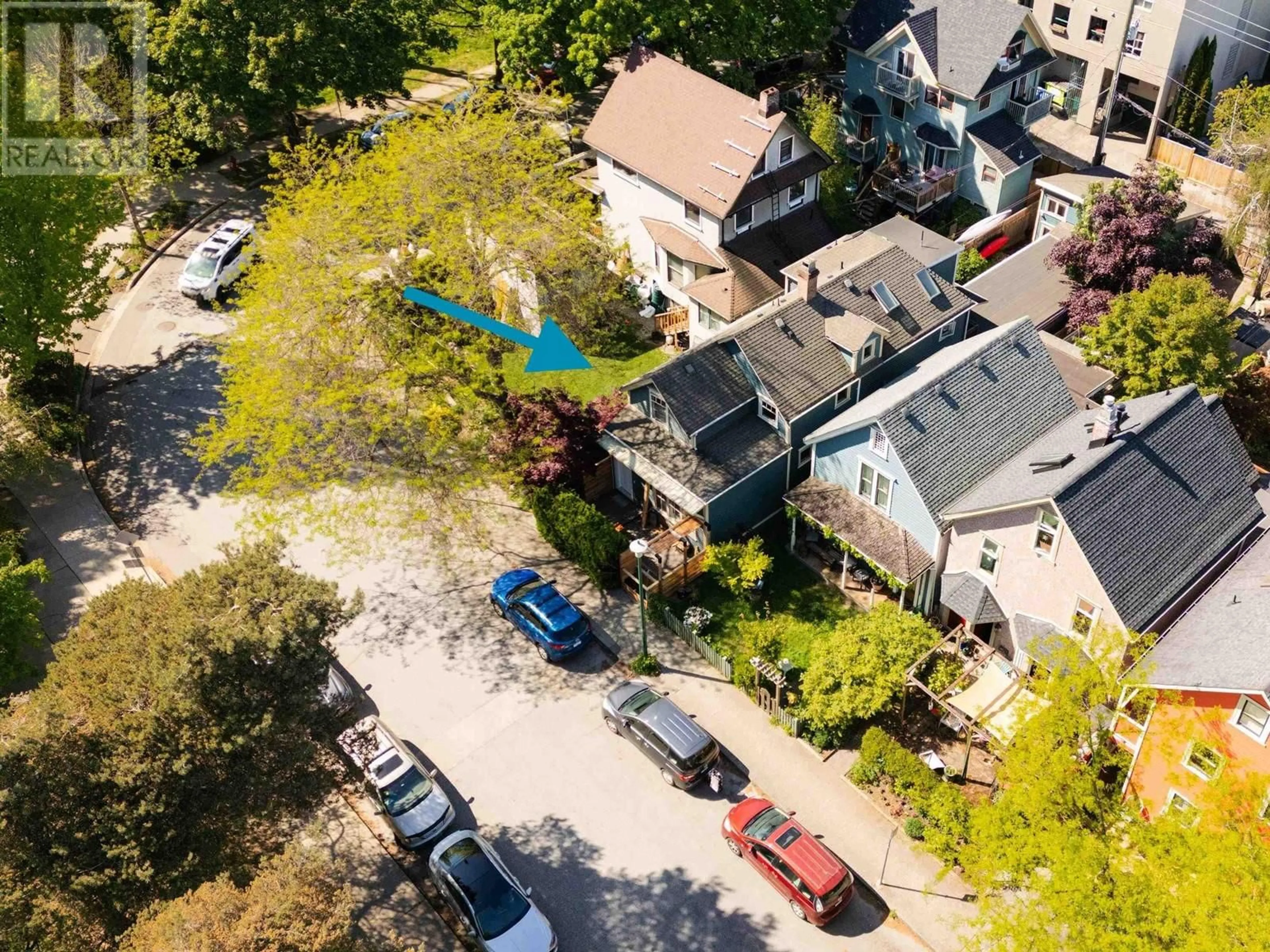 A pic from outside/outdoor area/front of a property/back of a property/a pic from drone, city buildings view from balcony for 2 - 709 KEEFER STREET, Vancouver British Columbia V6A1Y6