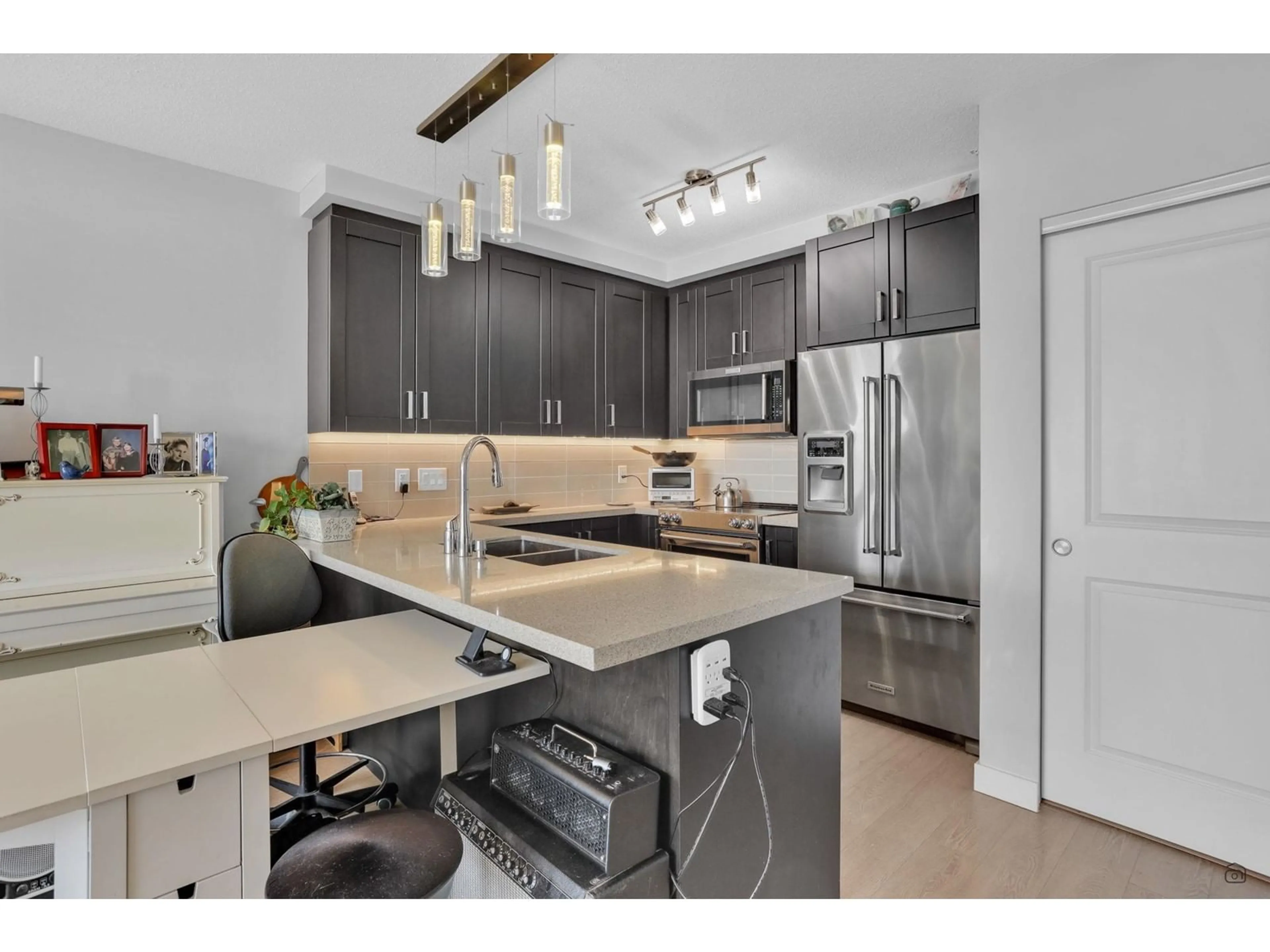 Open concept kitchen, unknown for 2801 - 11967 80, Delta British Columbia V4C0E2