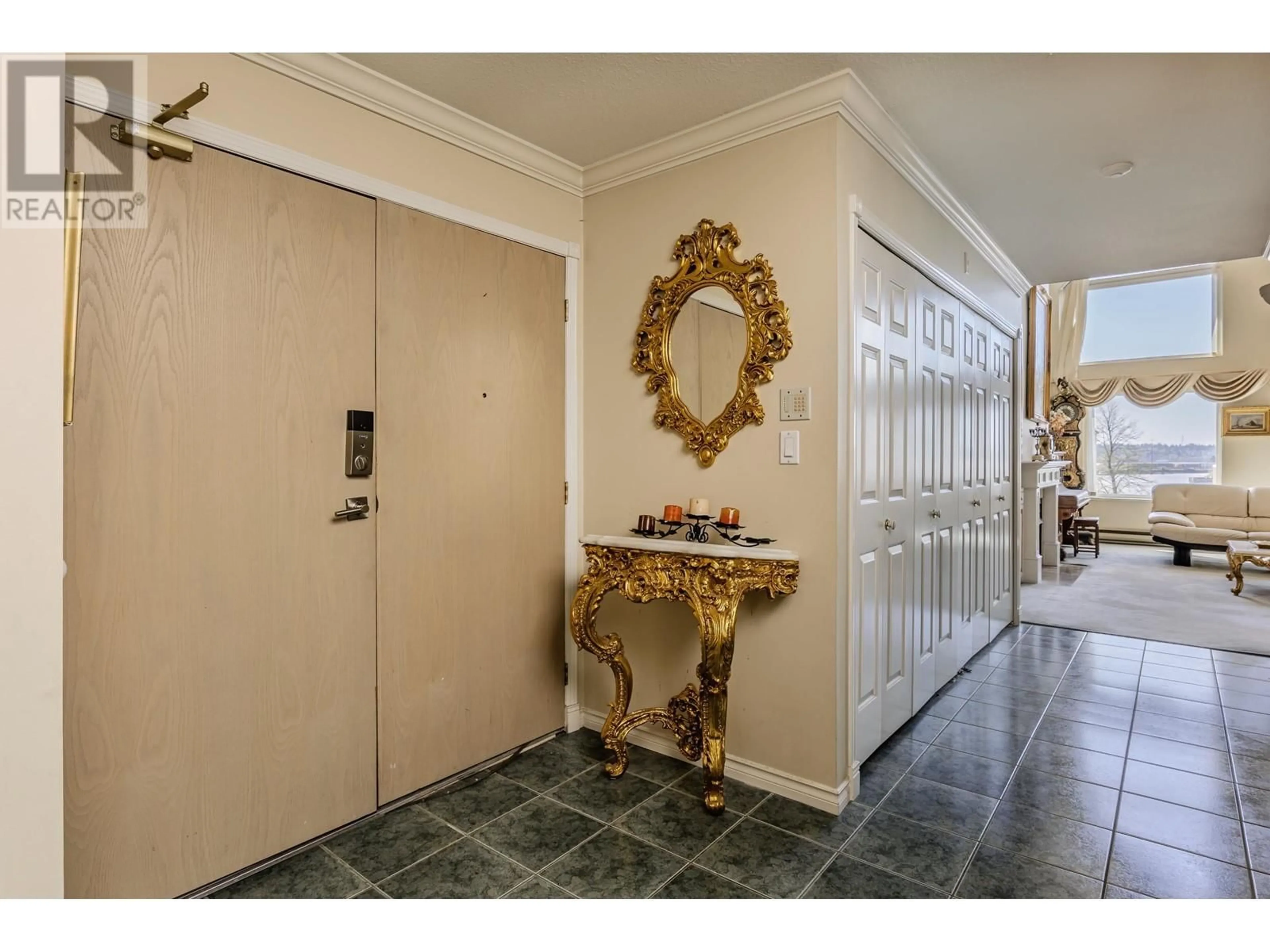 Indoor foyer for 411B - 1210 QUAYSIDE DRIVE, New Westminster British Columbia V3M6H1