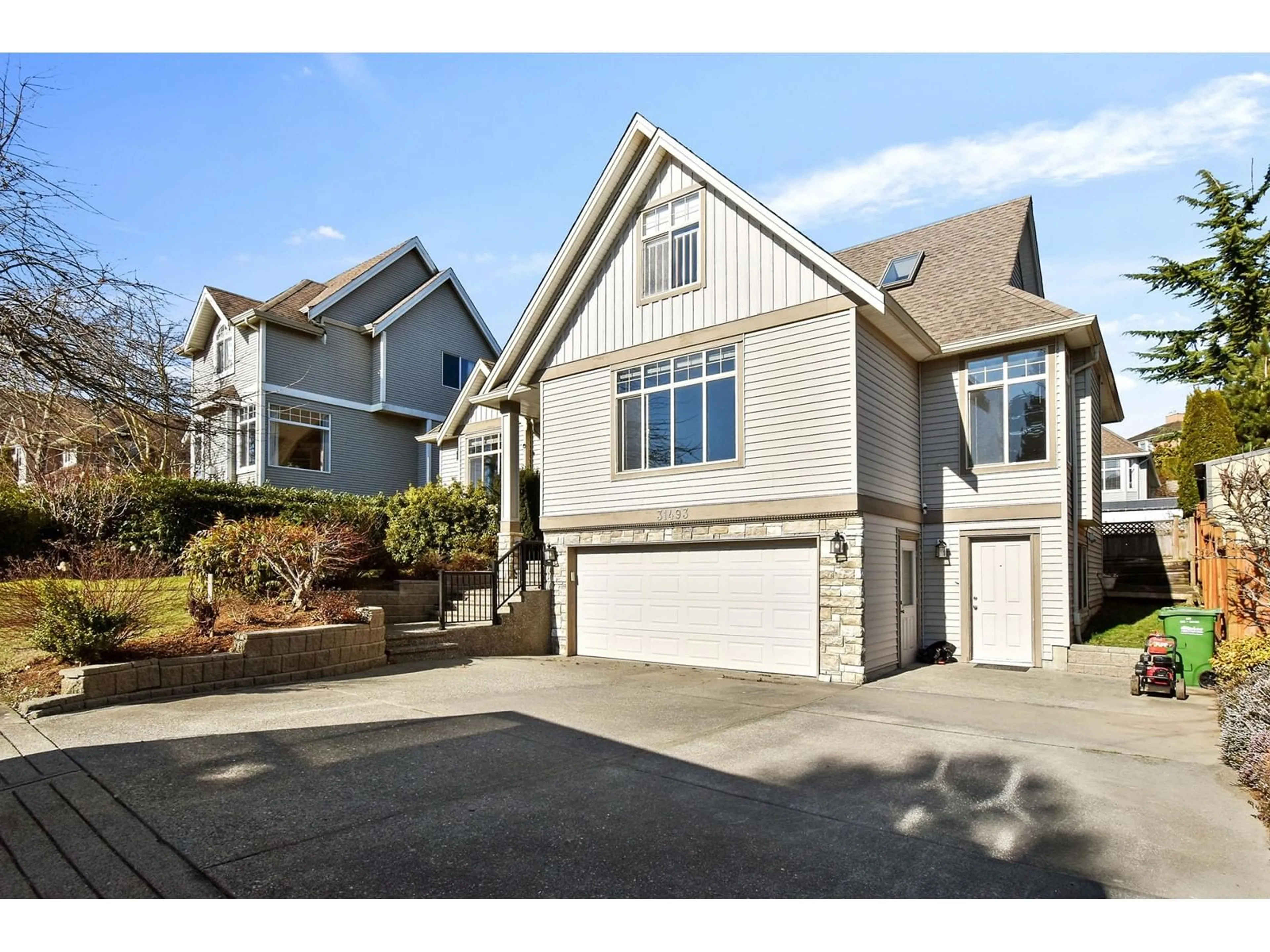 Home with vinyl exterior material, street for 31493 SPUR, Abbotsford British Columbia V2T6W9