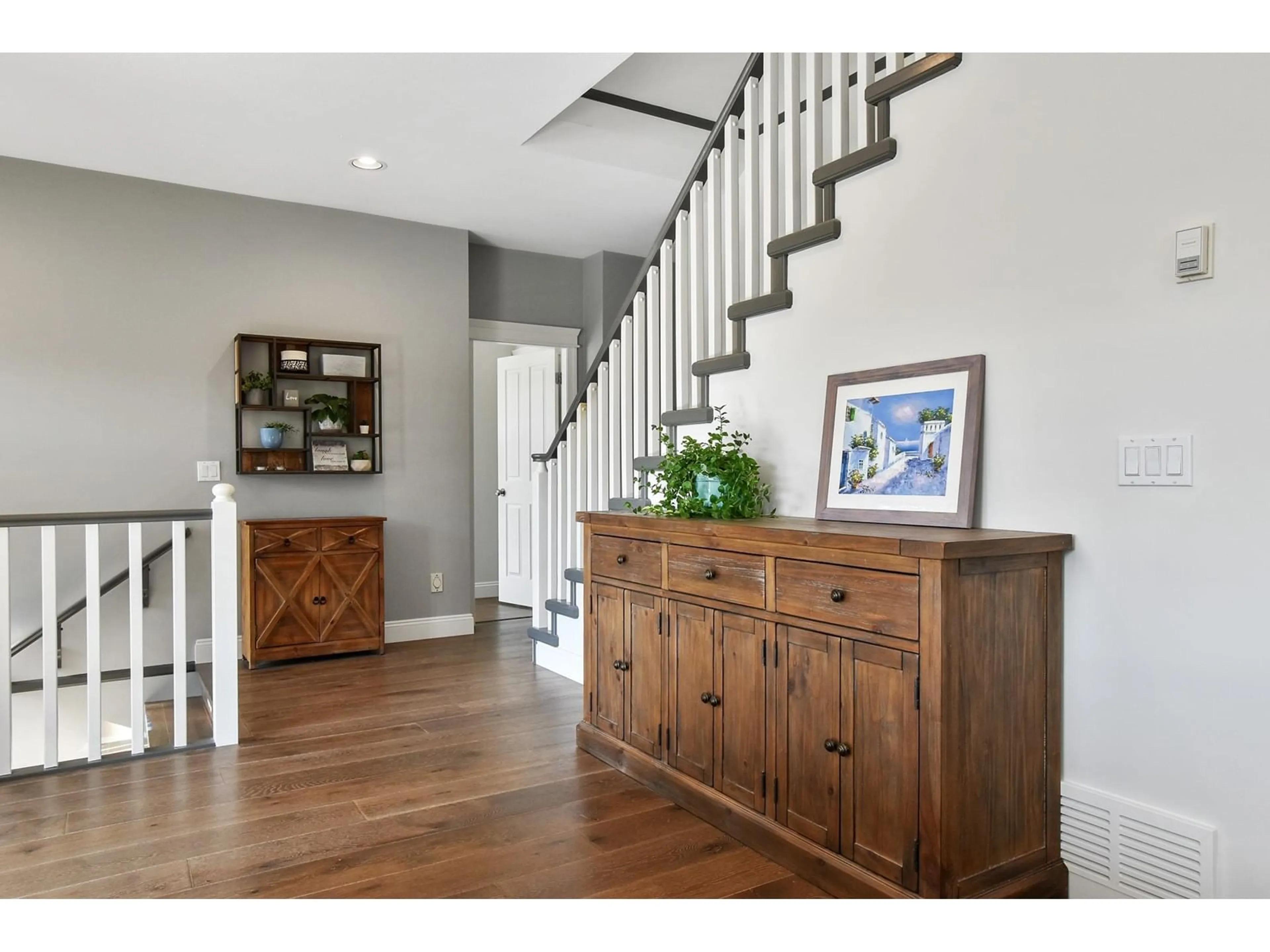 Indoor entryway for 31493 SPUR, Abbotsford British Columbia V2T6W9