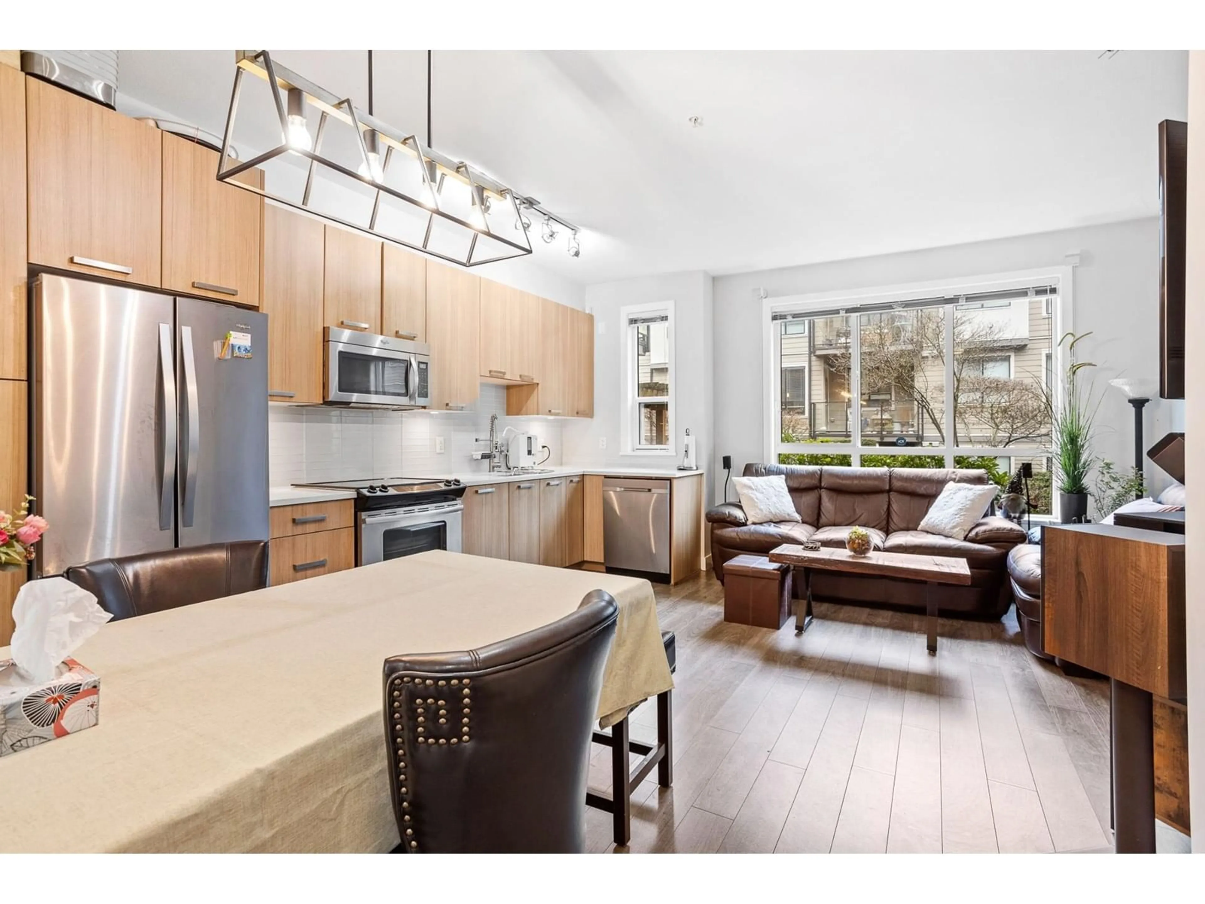 Open concept kitchen, unknown for 106 - 10477 154, Surrey British Columbia V3R0C6