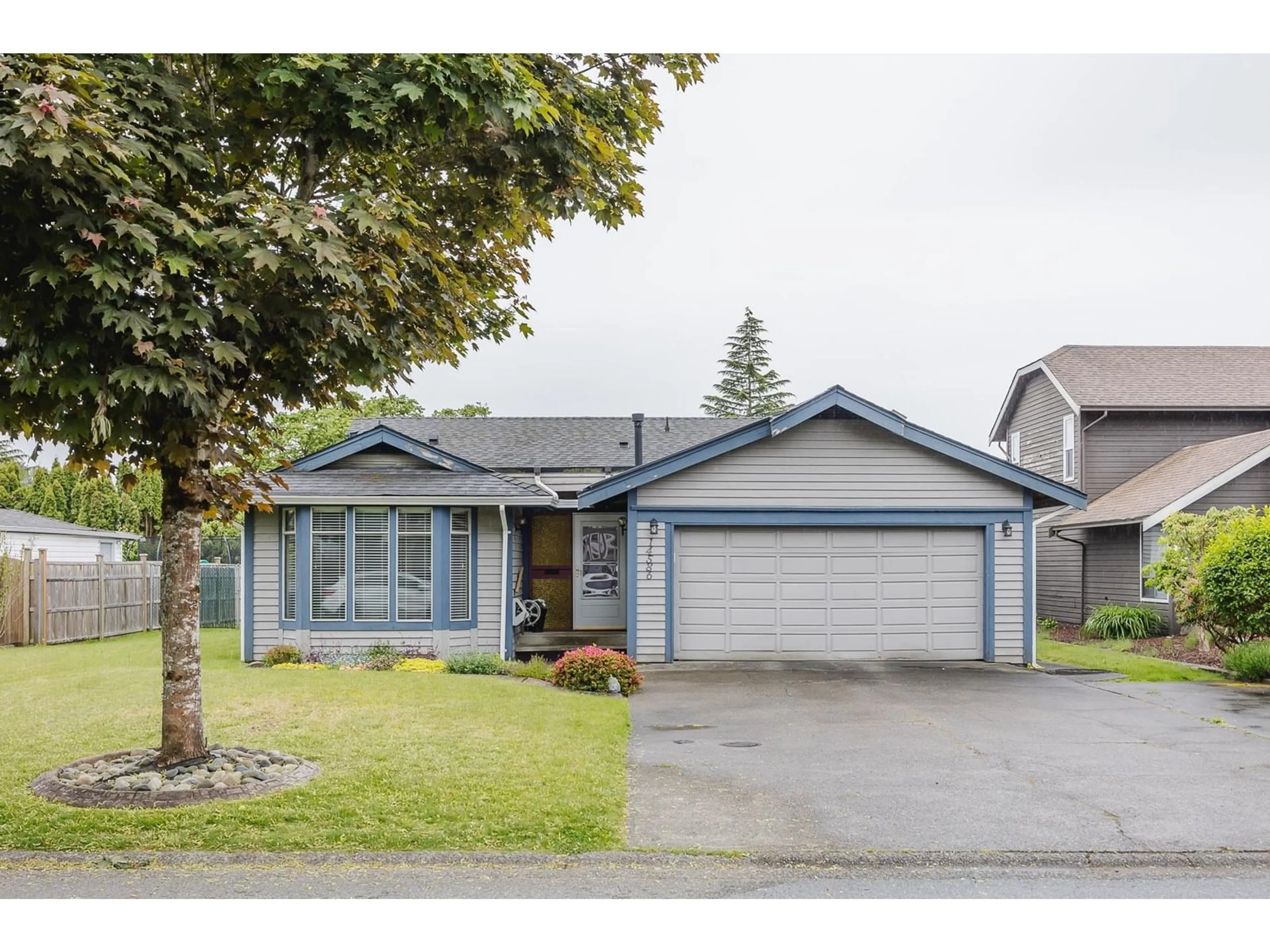 Home with vinyl exterior material, street for 14586 89, Surrey British Columbia V3R8B2