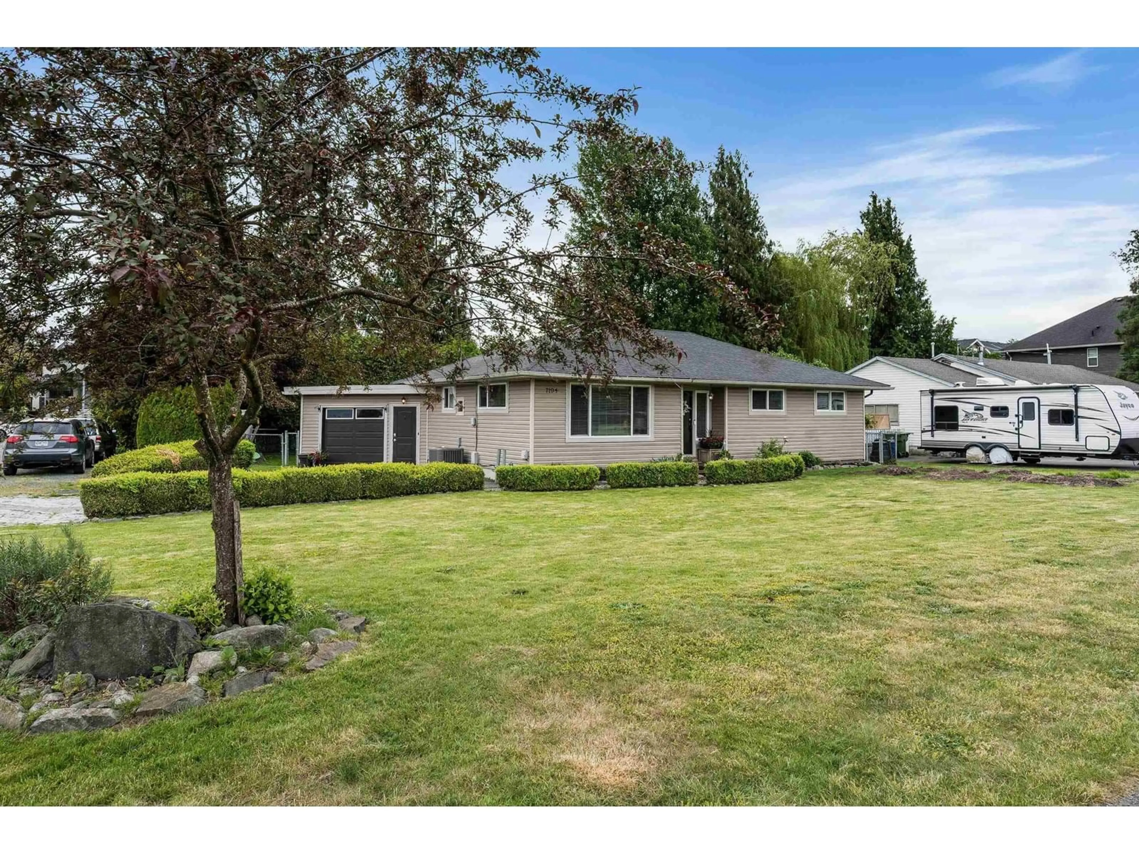 A pic from outside/outdoor area/front of a property/back of a property/a pic from drone, street for 7194 ROCHESTER AVENUE, Chilliwack British Columbia V2R2P3