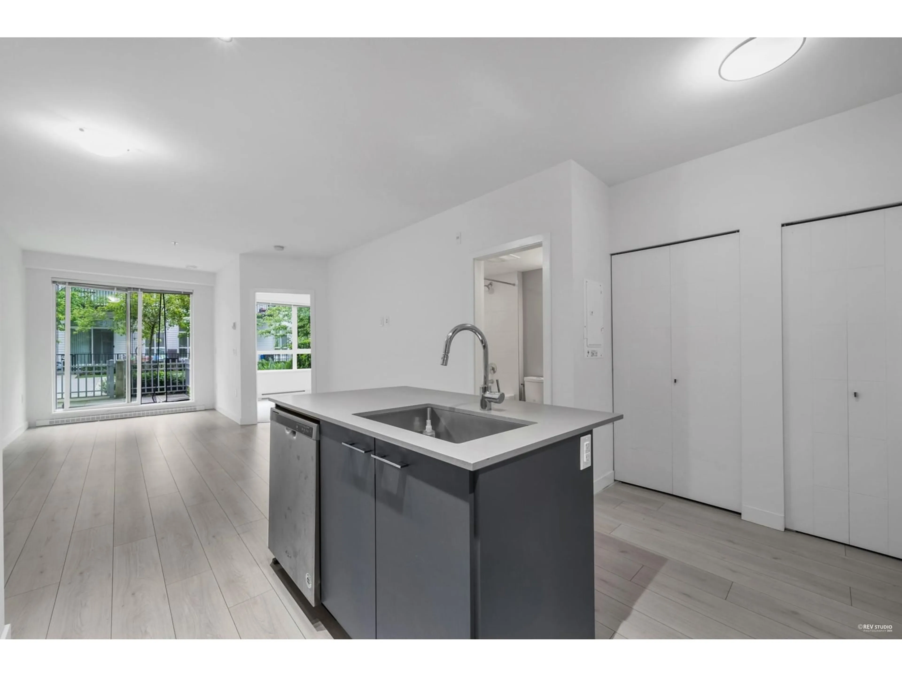 Open concept kitchen, unknown for 121 - 13963 105, Surrey British Columbia V3T0M9