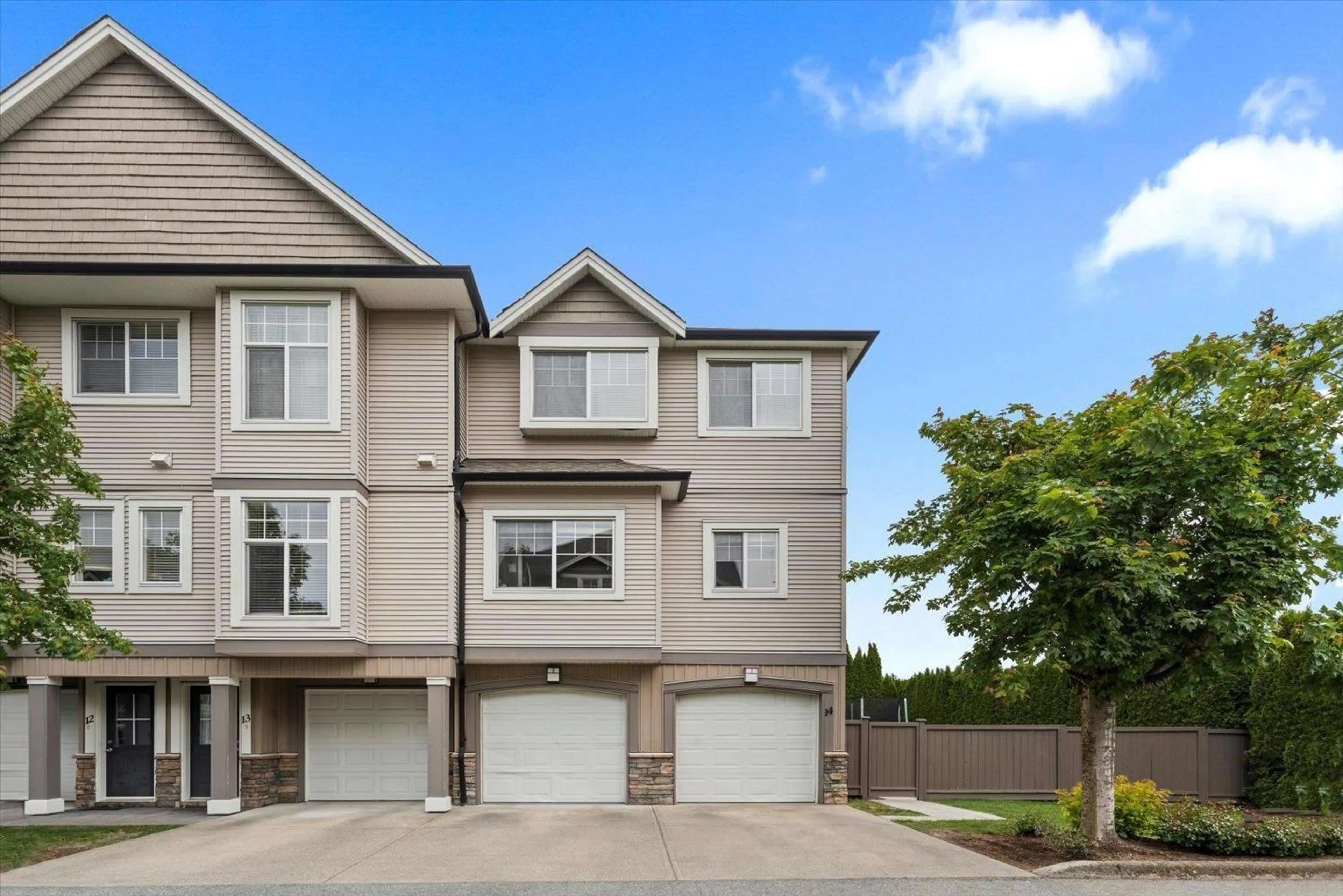 Home with vinyl exterior material, street for 14 - 9140 HAZEL STREET, Chilliwack British Columbia V2P0C2
