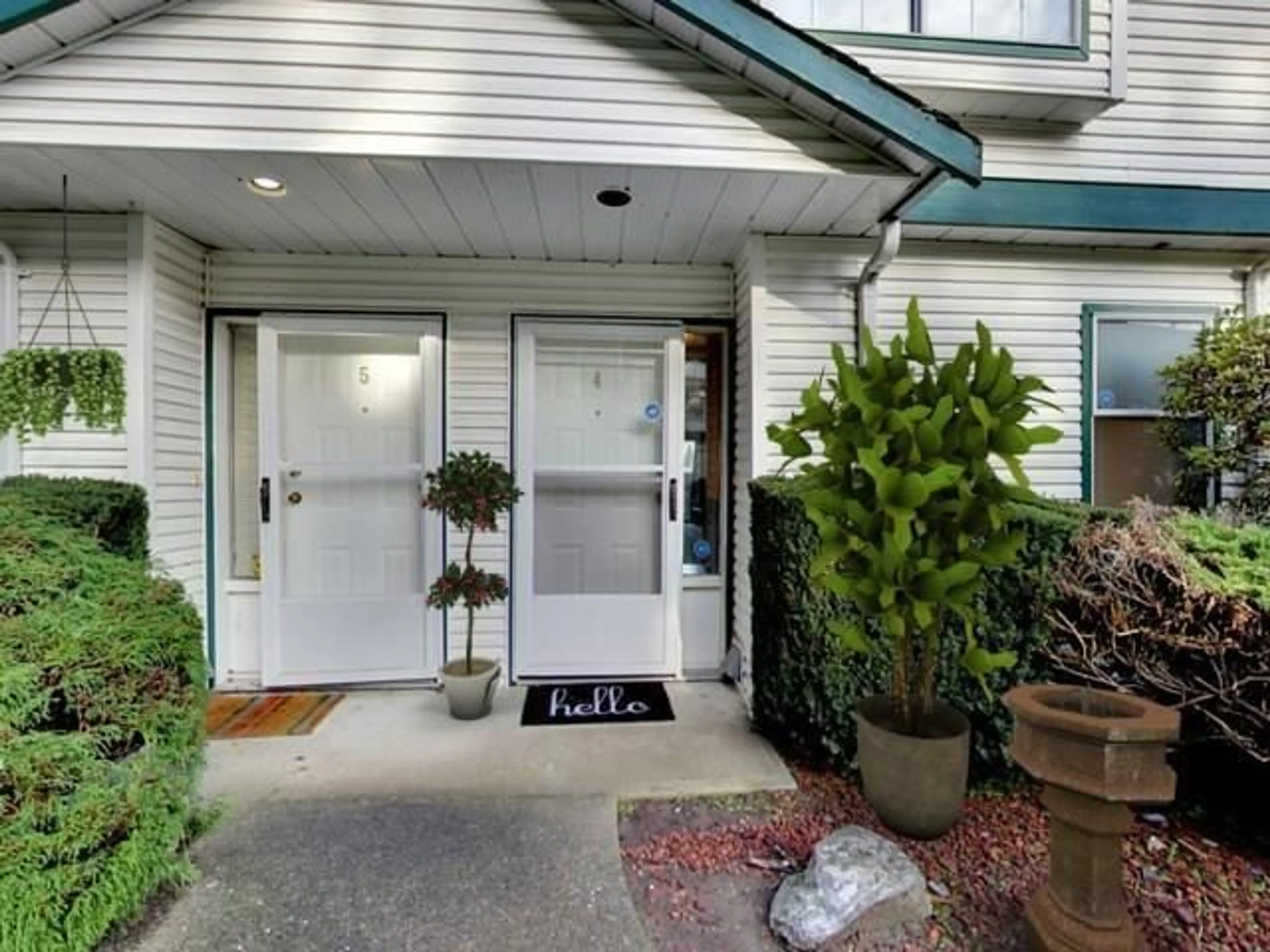 Indoor entryway for 4 - 9437 HAZEL STREET, Chilliwack British Columbia V2P5M9