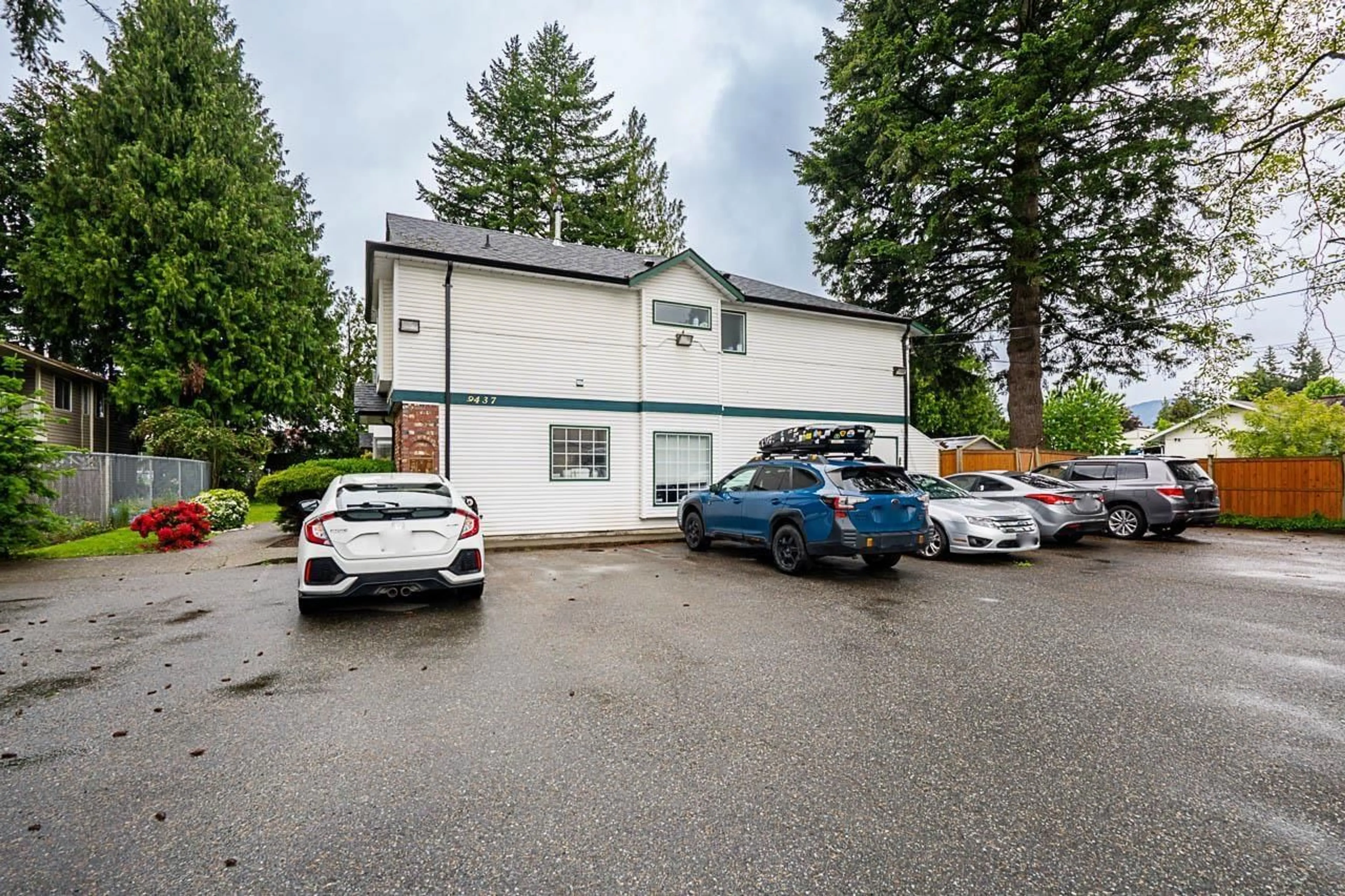 A pic from outside/outdoor area/front of a property/back of a property/a pic from drone, street for 4 - 9437 HAZEL STREET, Chilliwack British Columbia V2P5M9