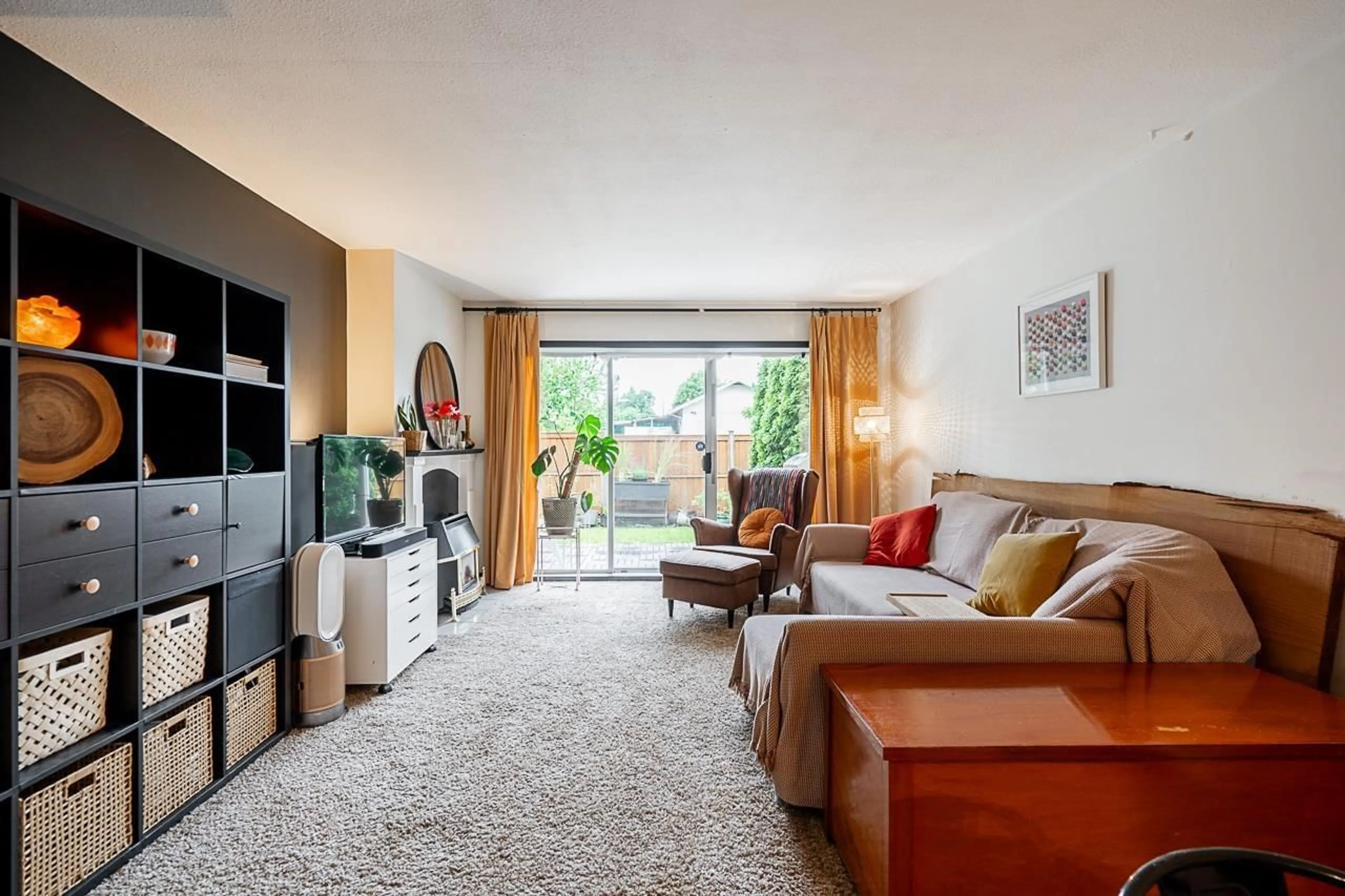 Living room with furniture, unknown for 4 - 9437 HAZEL STREET, Chilliwack British Columbia V2P5M9