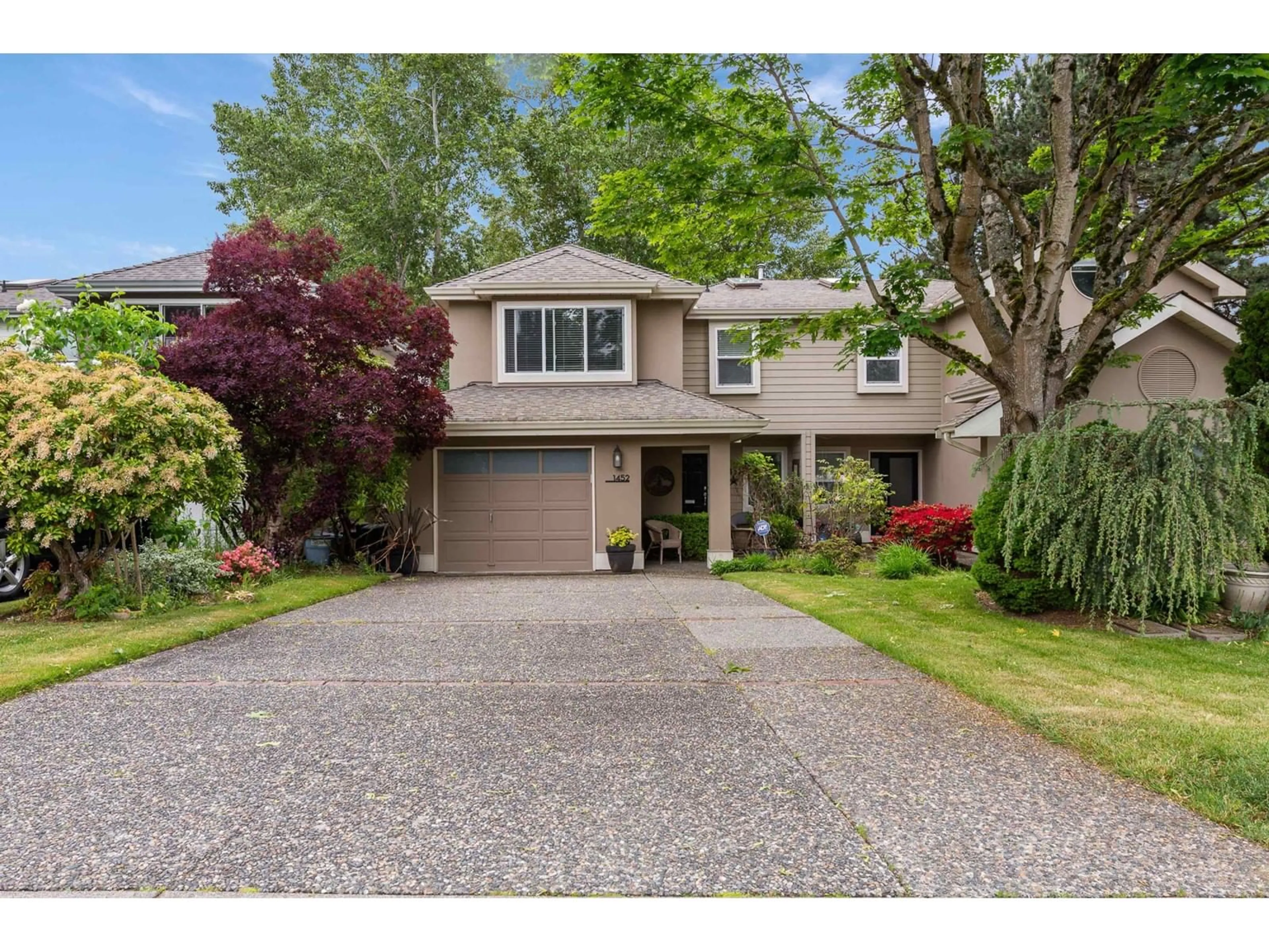 Home with vinyl exterior material, street for 1452 STEVENS, White Rock British Columbia V4B5J3