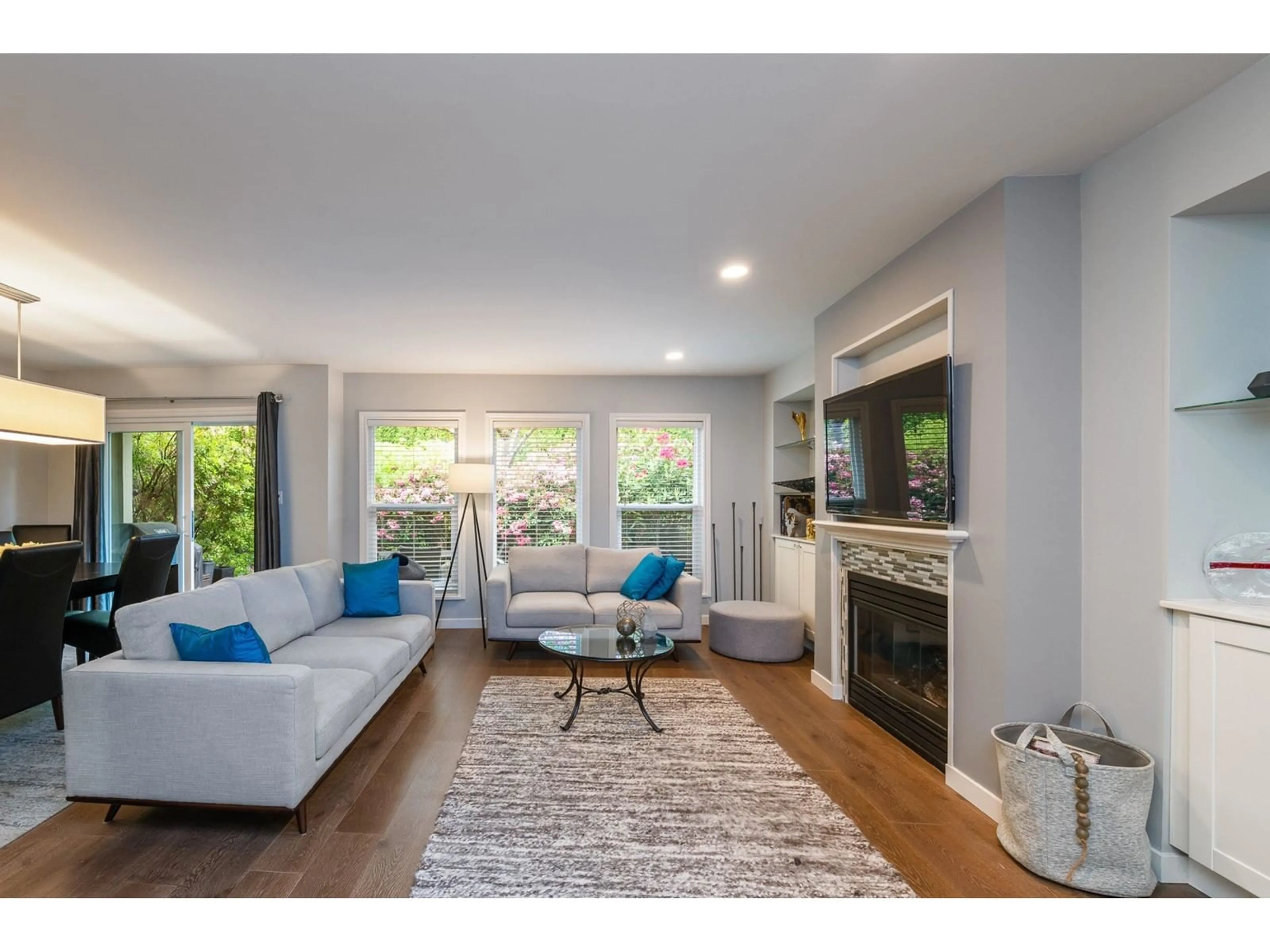 Living room with furniture, unknown for 1452 STEVENS, White Rock British Columbia V4B5J3