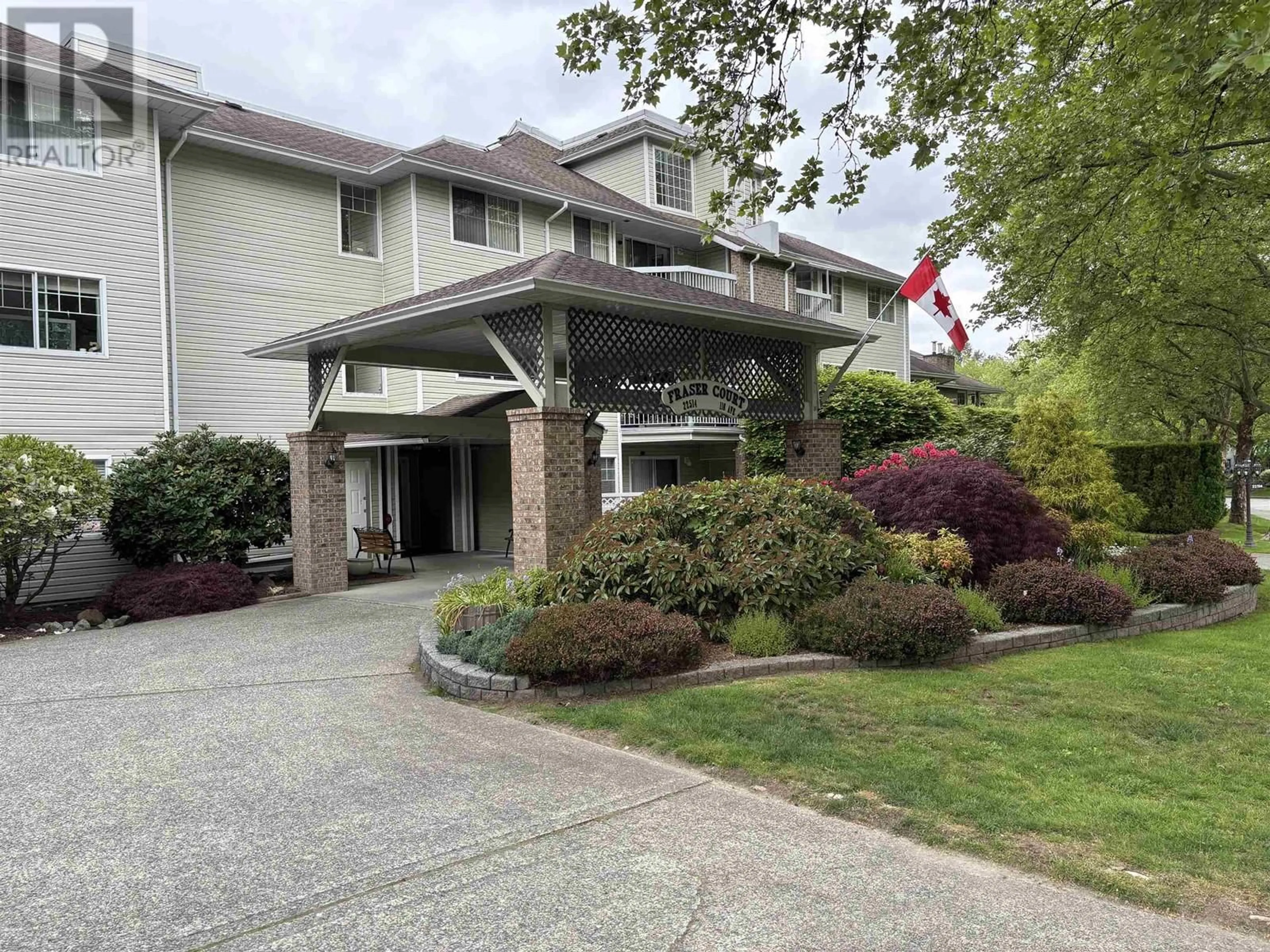 Indoor foyer for 320 - 22514 116 AVENUE, Maple Ridge British Columbia V2X0N8