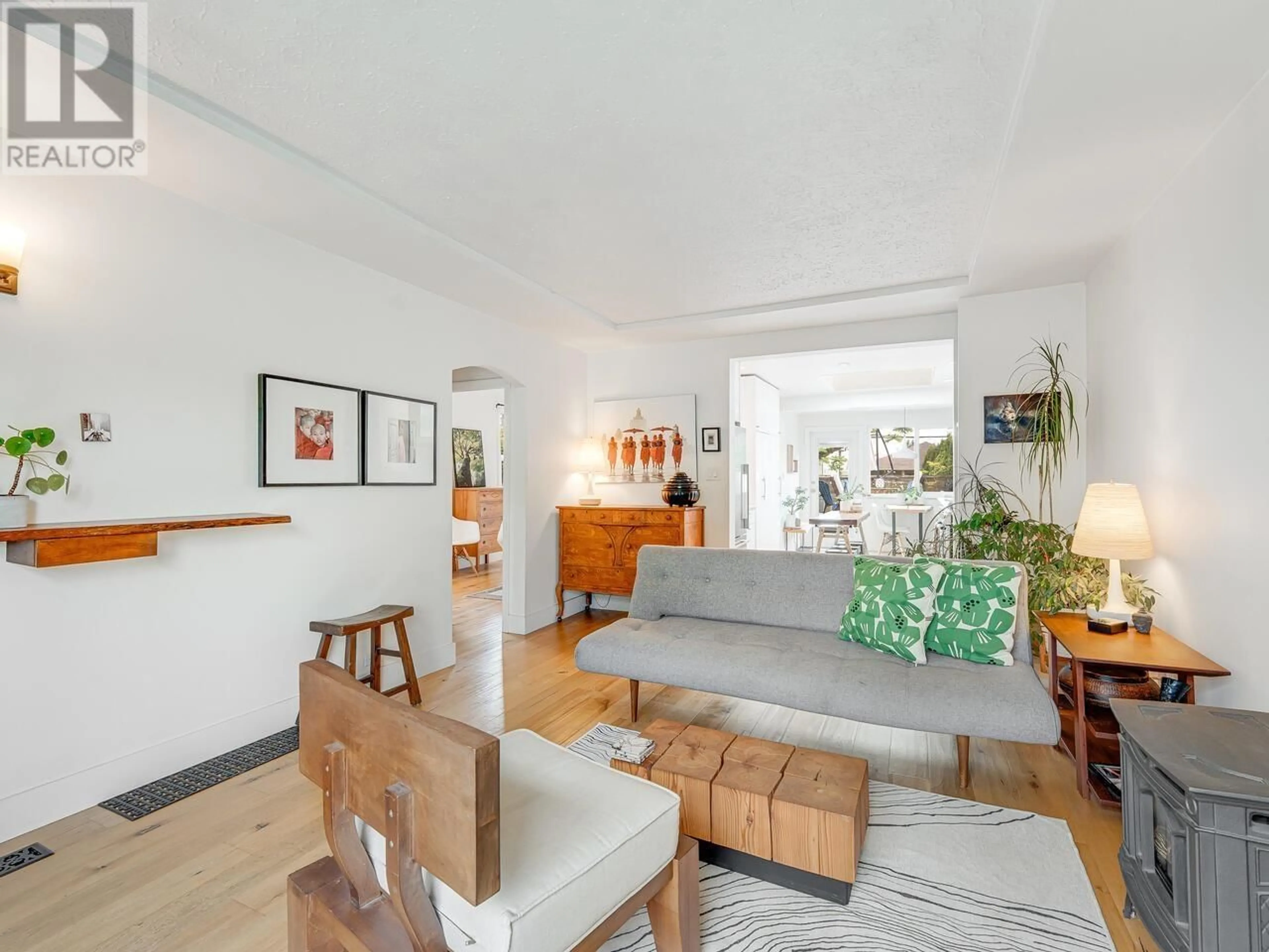 Living room with furniture, unknown for 645 5TH STREET, North Vancouver British Columbia V7L1M6