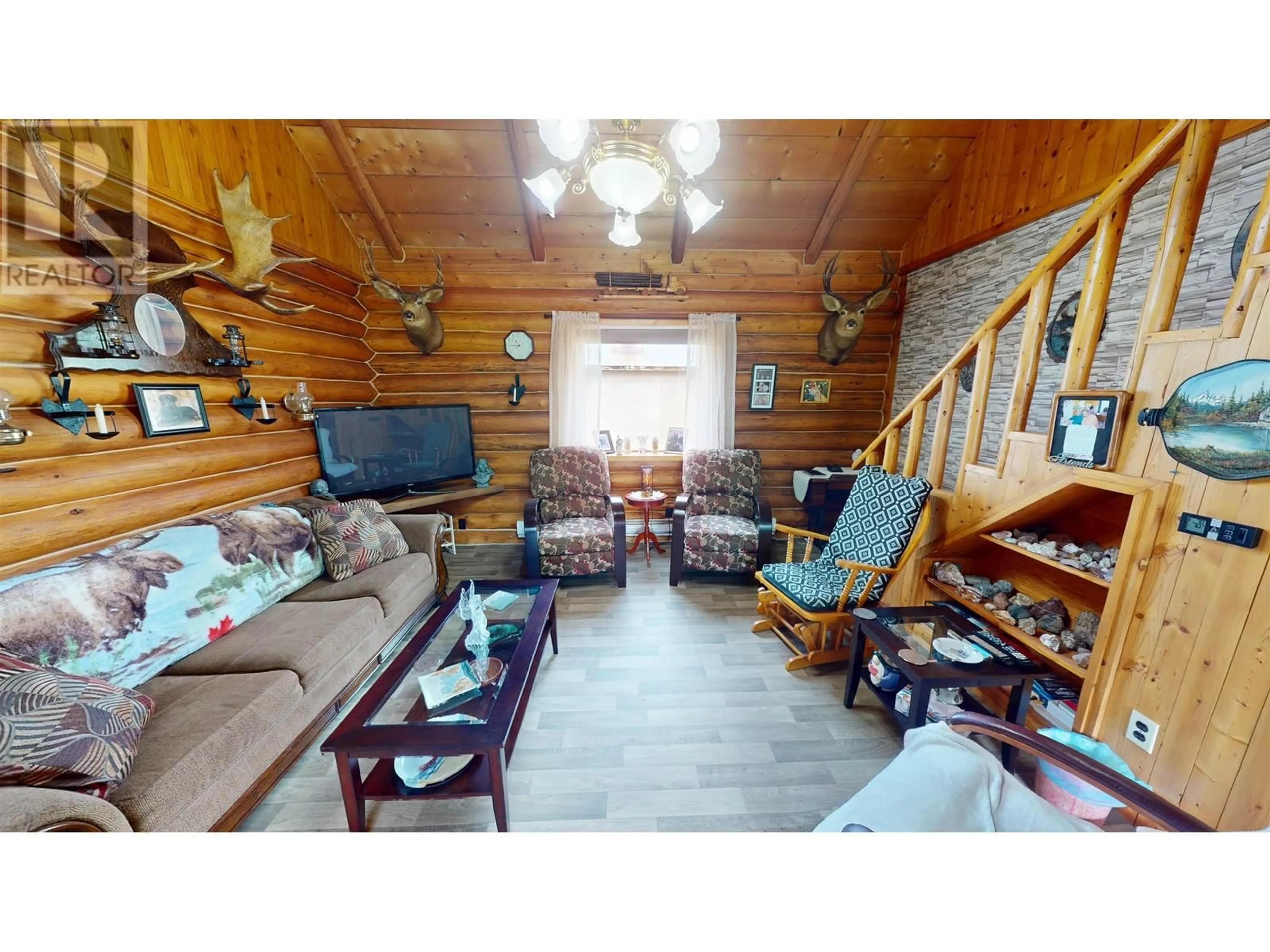 Living room with furniture, wood/laminate floor for 492 YETTA ROAD, Quesnel British Columbia V2J3H9