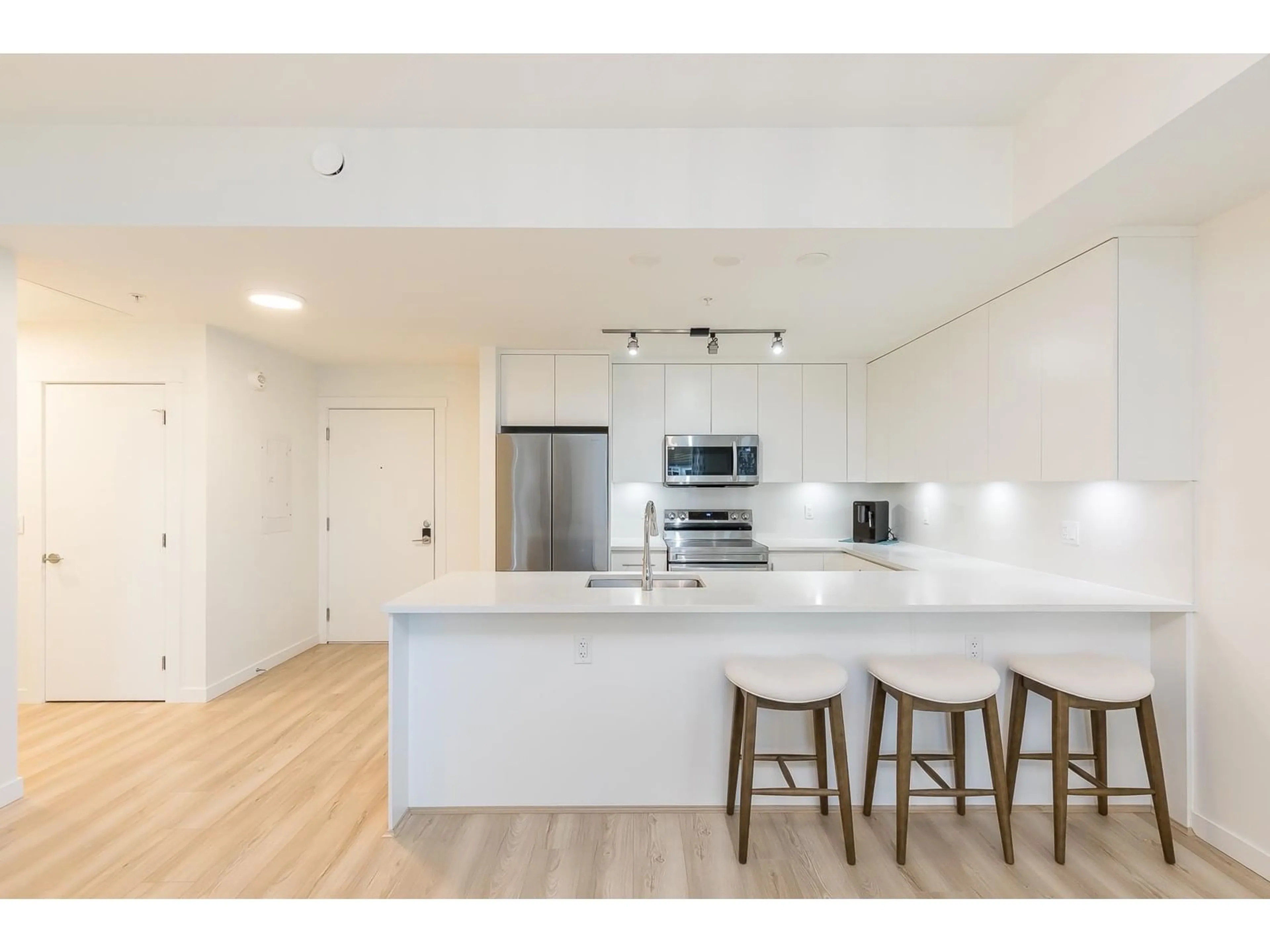 Open concept kitchen, unknown for 407 - 5420 208, Langley British Columbia V3A2J9