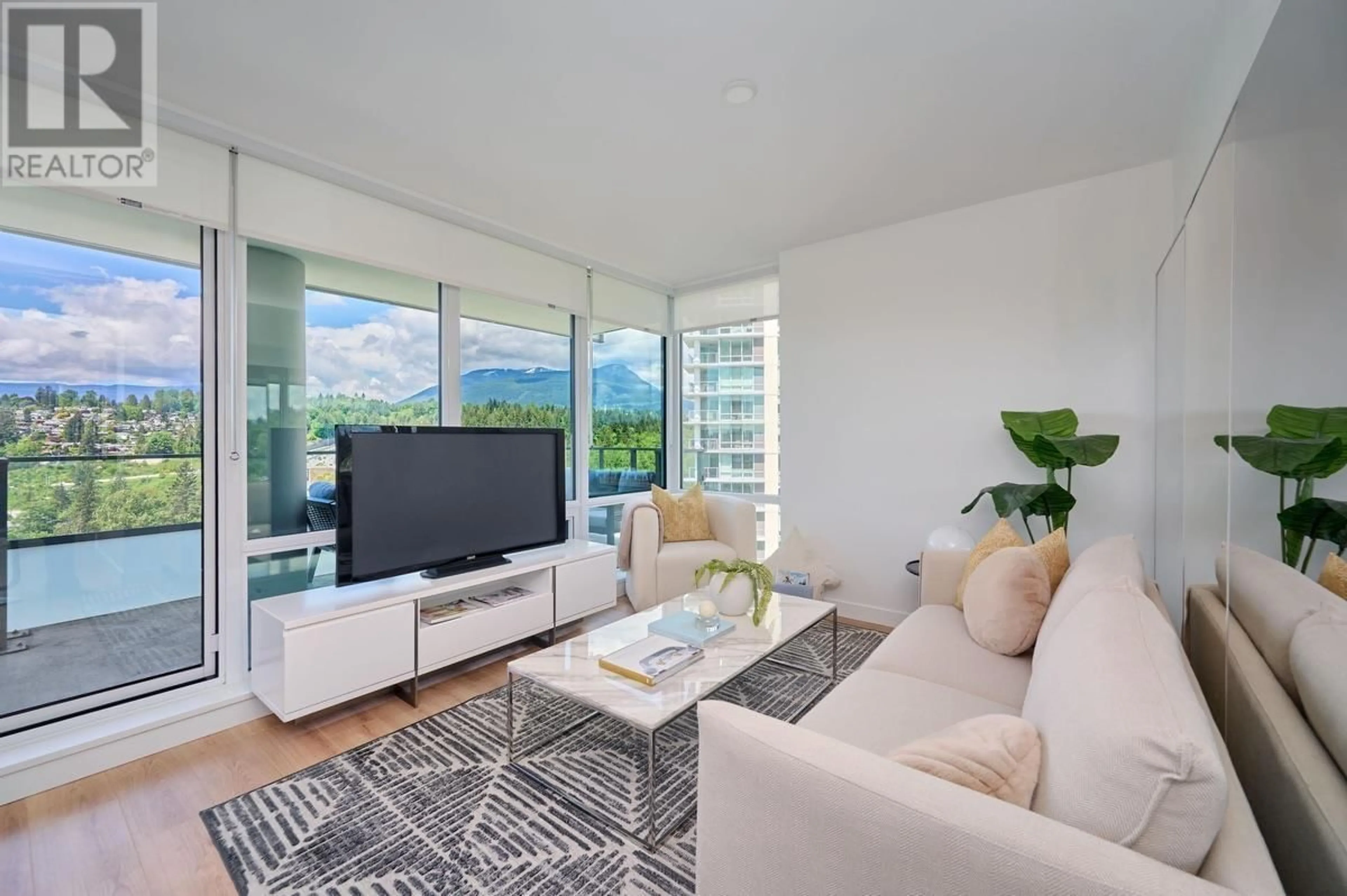 Living room with furniture, unknown for 1701 - 1500 FERN STREET, North Vancouver British Columbia V7J0E6