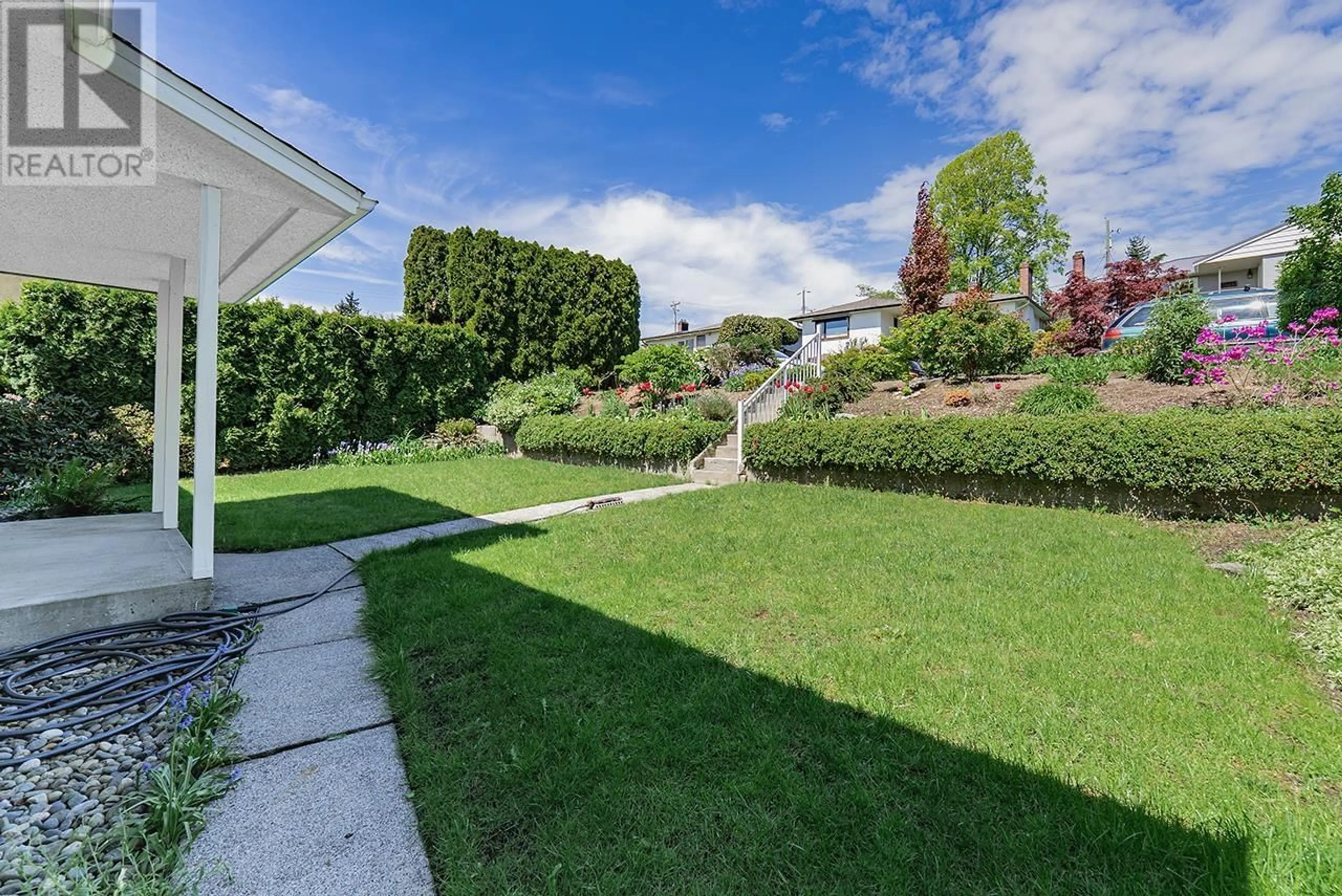 Patio, street for 5632 CARSON STREET, Burnaby British Columbia V5J2Z5