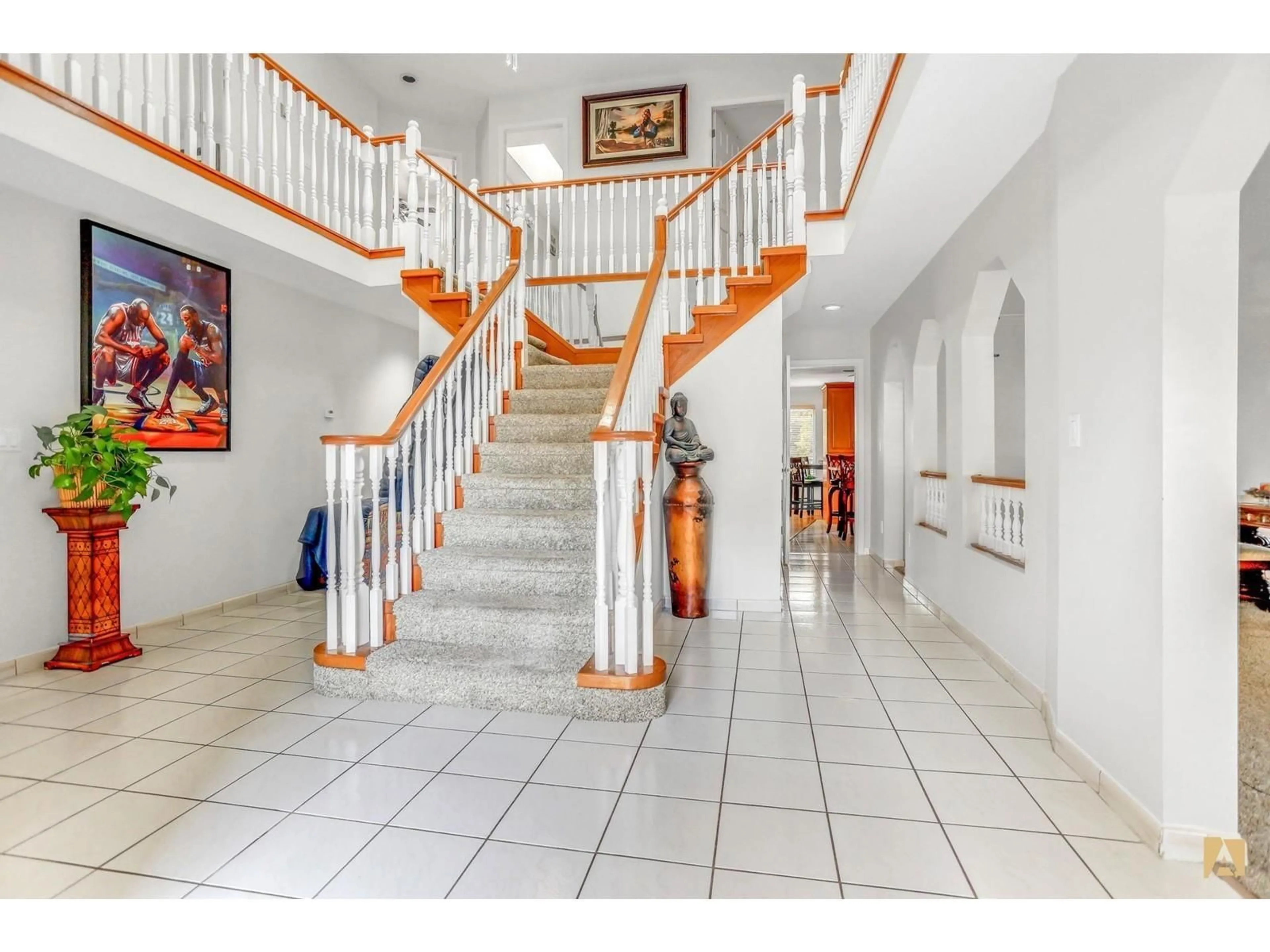 Indoor foyer for 14337 77, Surrey British Columbia V3W0X9