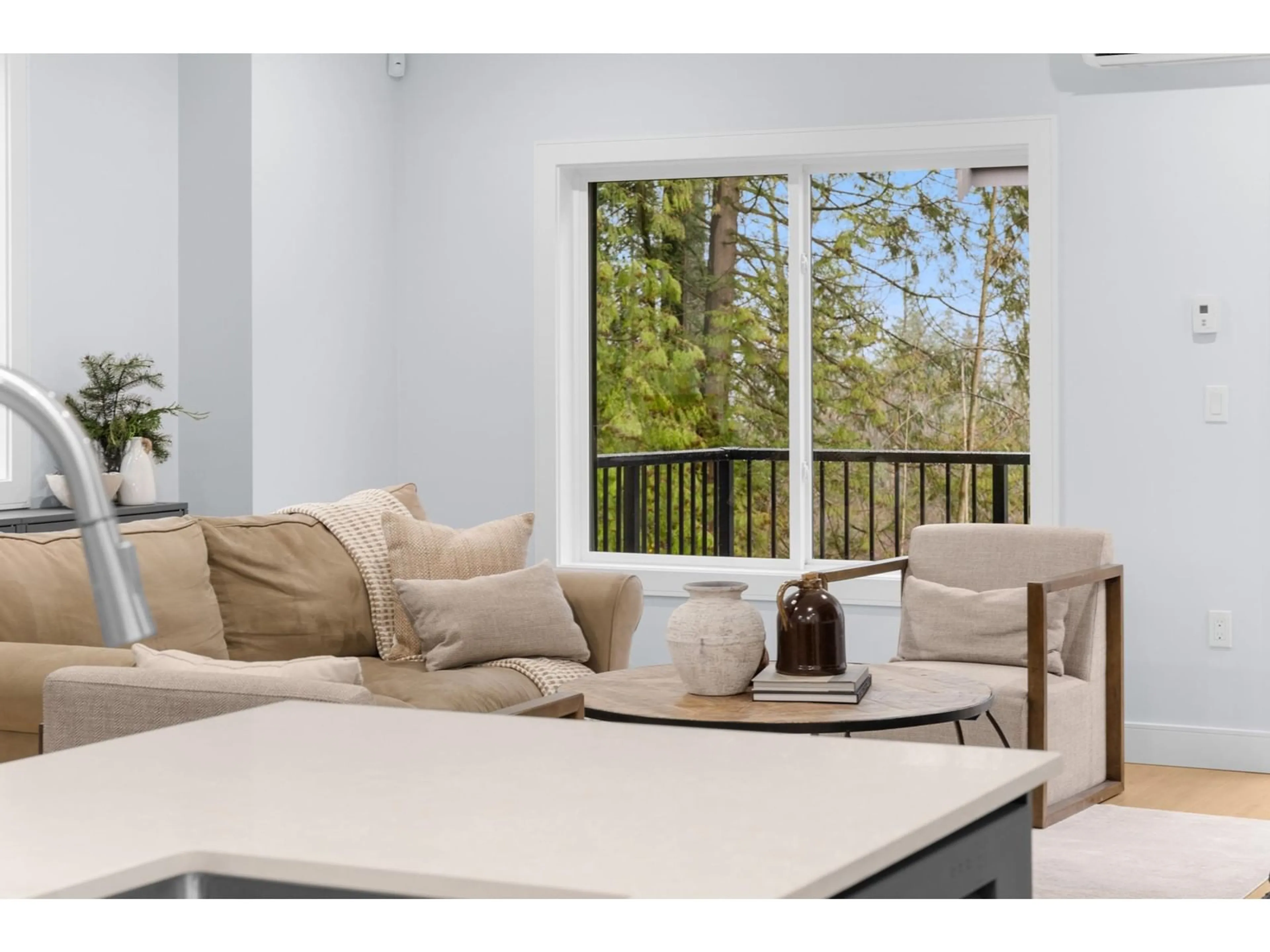 Living room with furniture, wood/laminate floor for 14 - 9688 182A, Surrey British Columbia V4N4J8